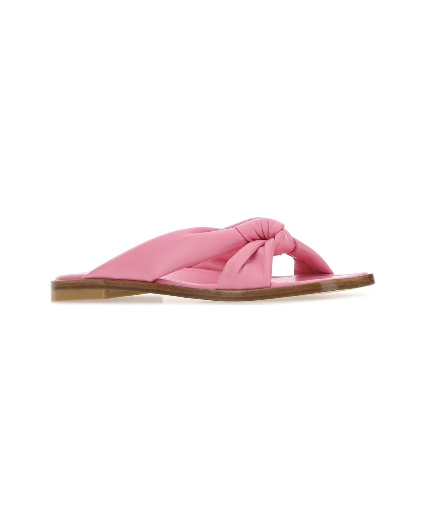 Stuart Weitzman Pink Nappa Leather Playa Slippers - QLI サンダル
