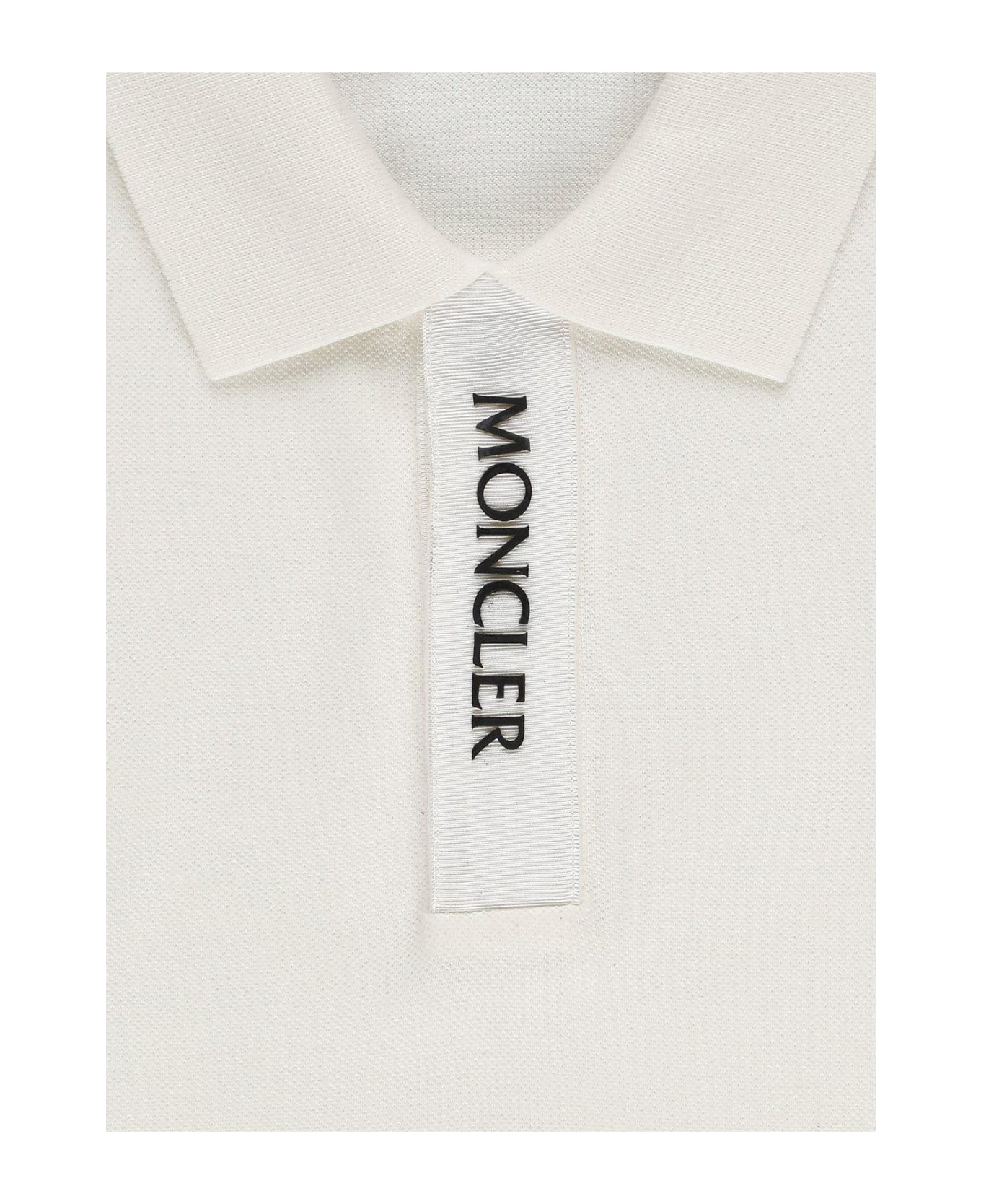 Moncler Logo Detailed Short Sleeved Polo Shirt - White