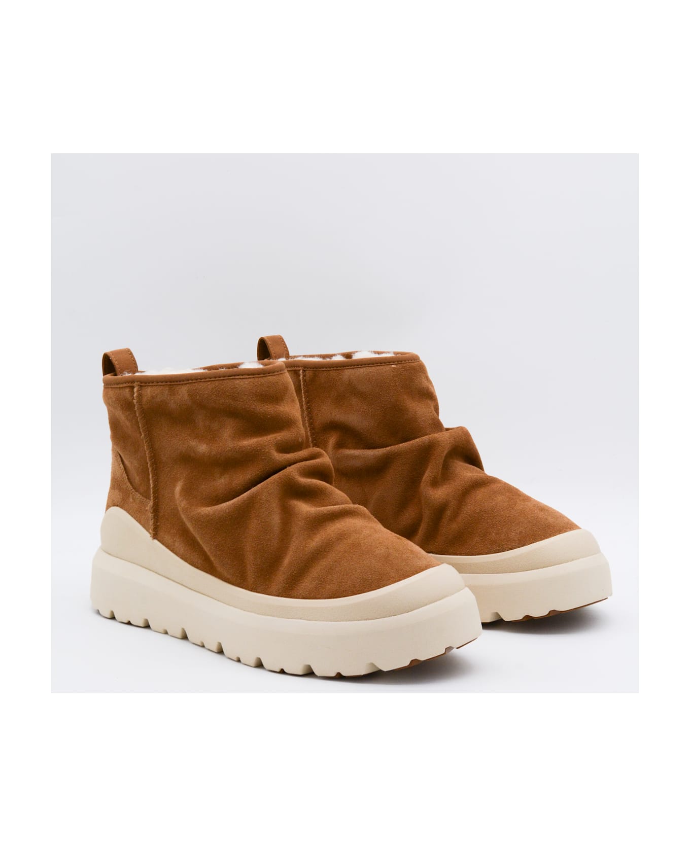UGG Camel Leather Boots - CHESTNUT/WHITECAP