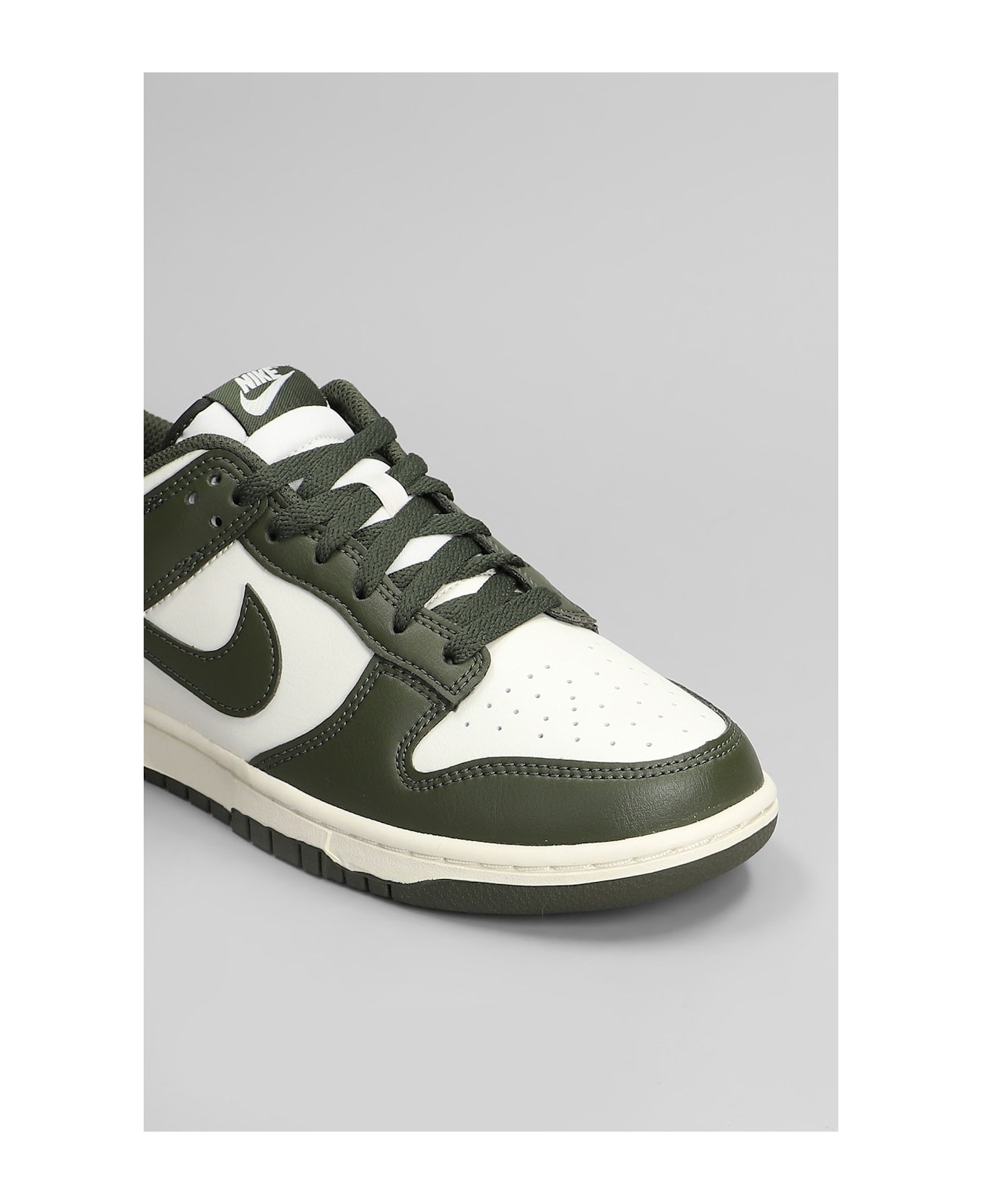 Nike Dunk Low Retro Sneakers In Green Leather - green