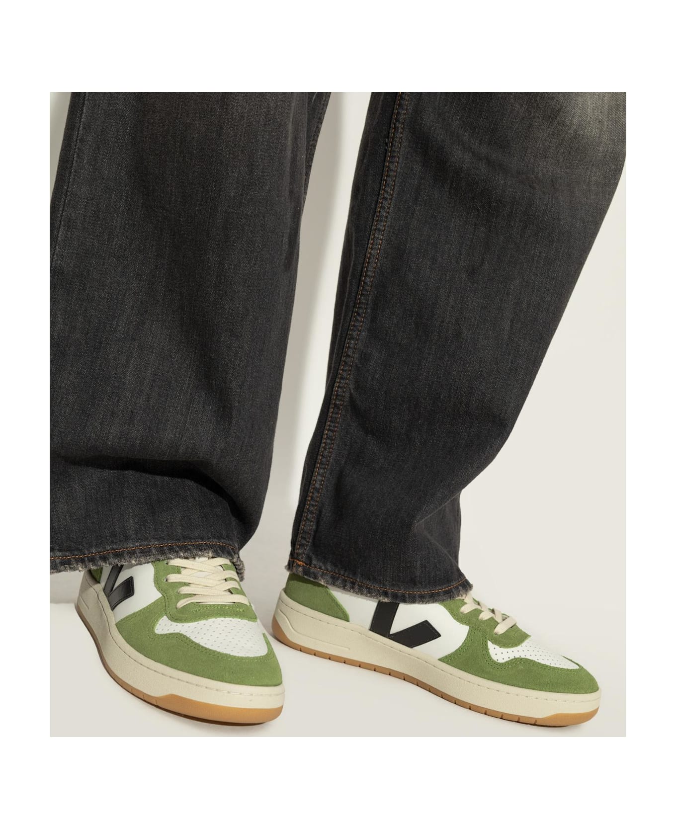 Veja Sports Shoes 
v-10 Prime Leather
 - White Black Kiwi