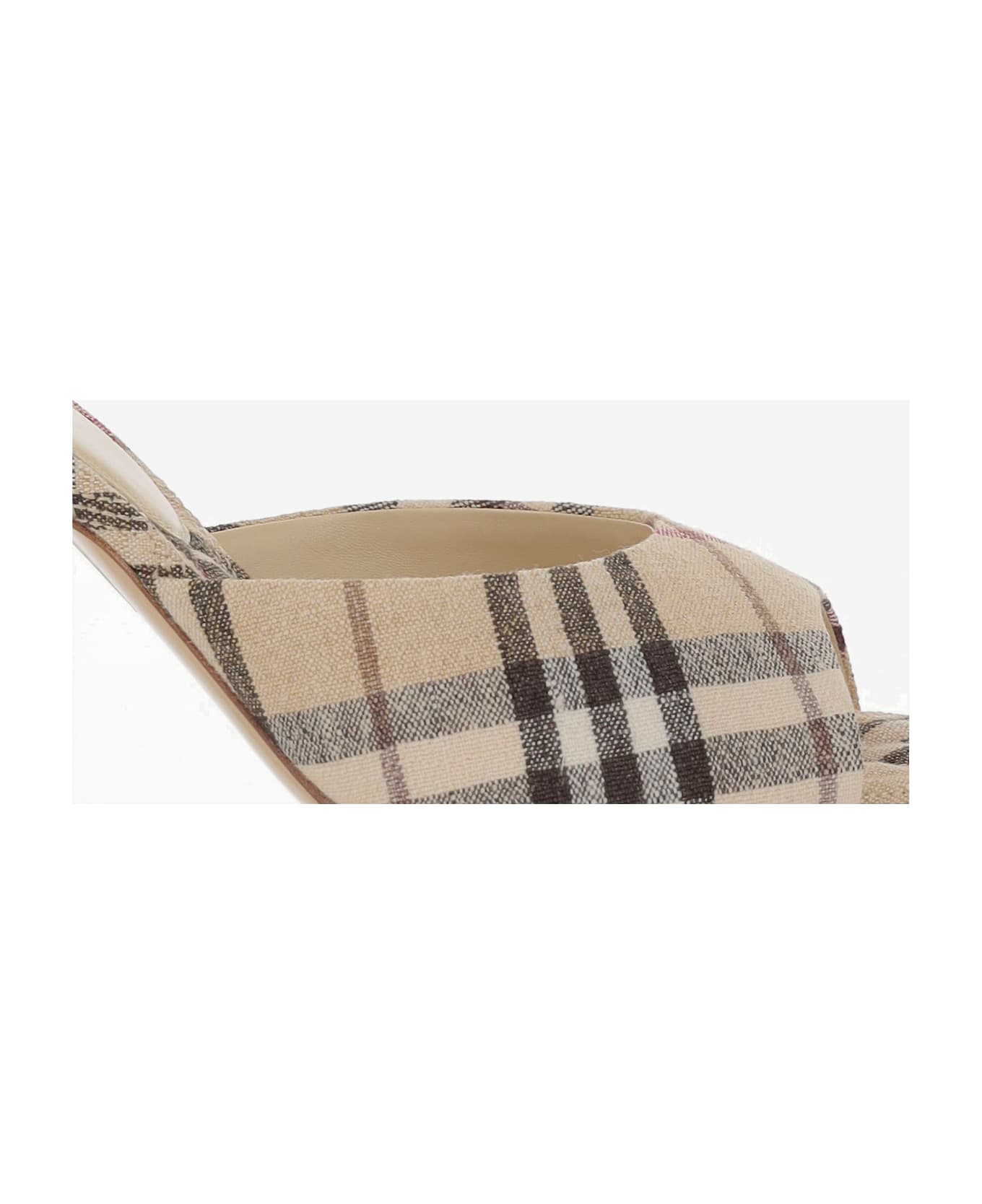 Burberry 
mews
 Mules - Red