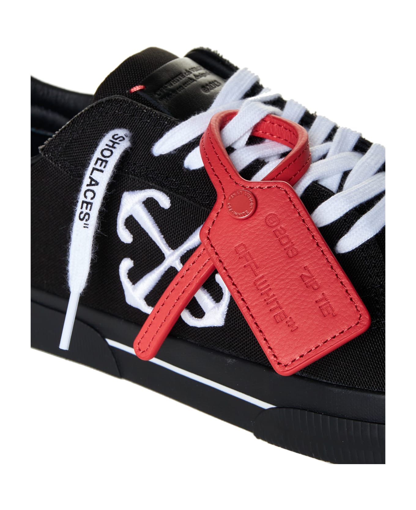Off-White Low Vulcanized Sneakers - Black White