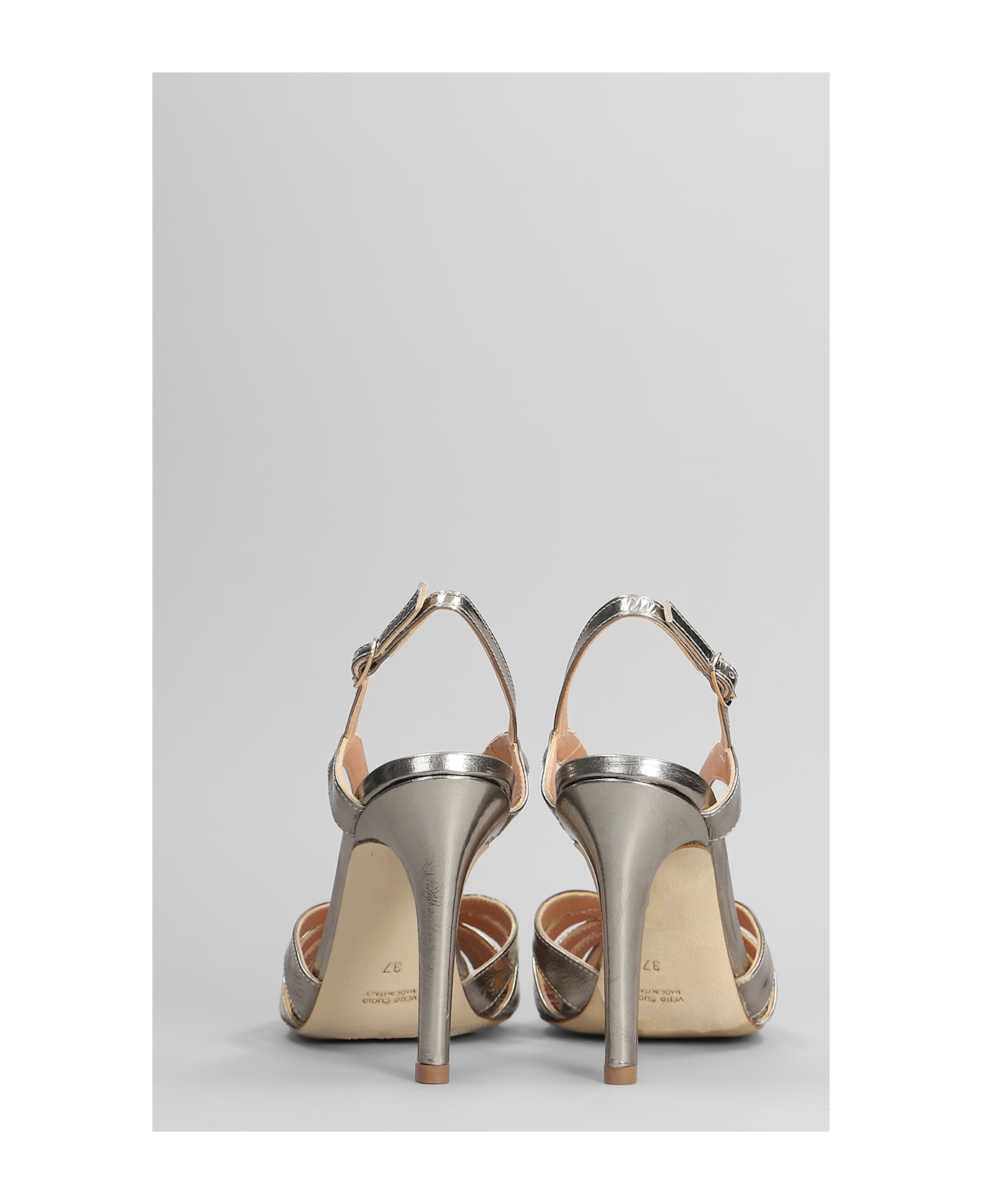 The Seller Sandals In Gunmetal Leather - Gunmetal