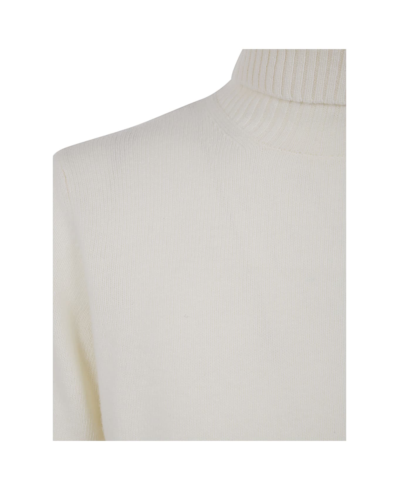 Nuur Long Sleeves Turtle Neck - White