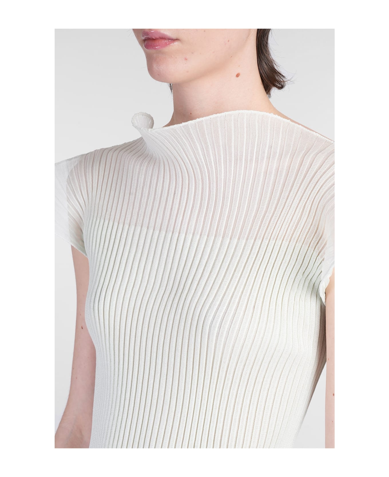 Del Core Topwear In Green Silk - green
