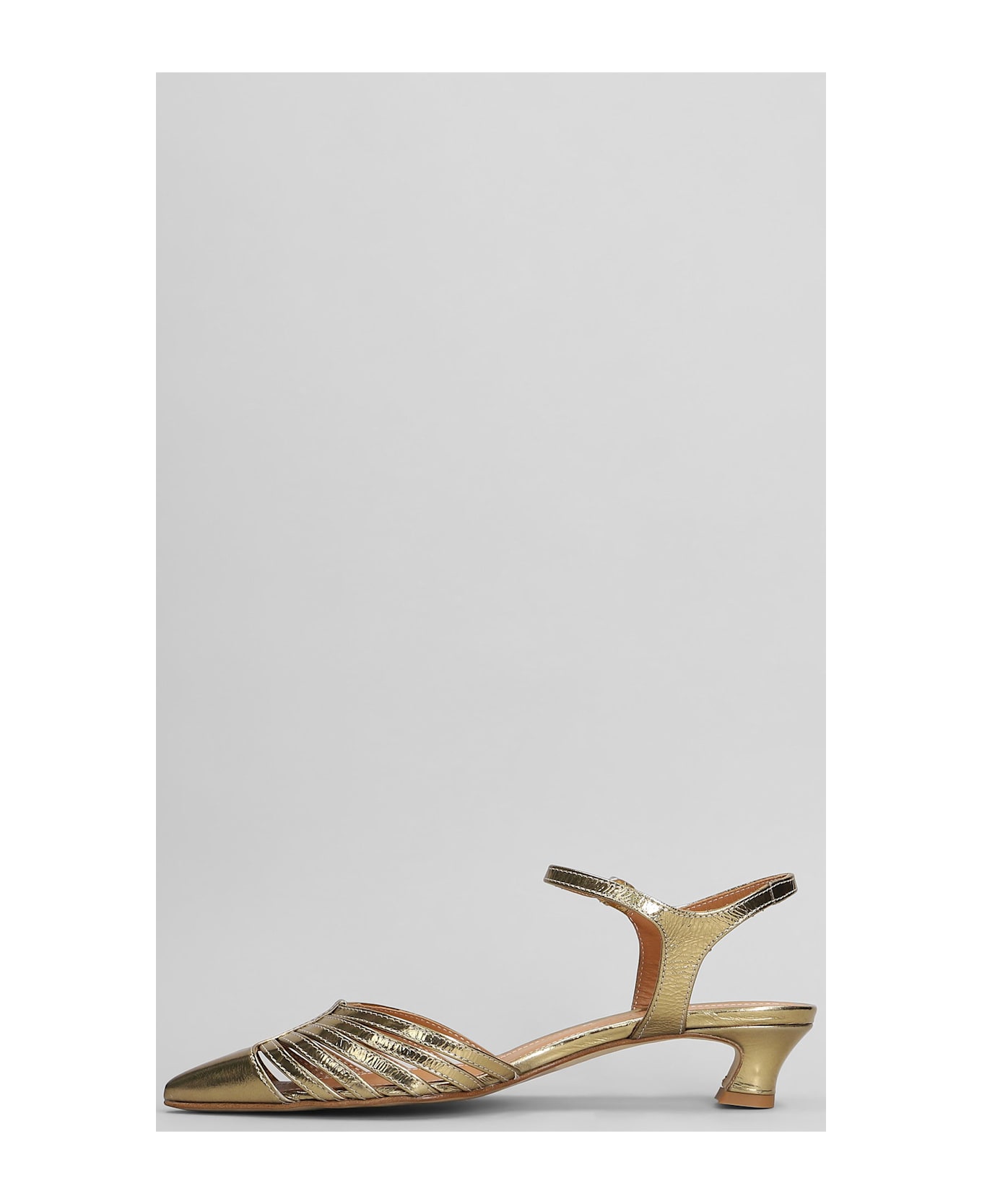 Julie Dee Pumps In Gold Leather - gold
