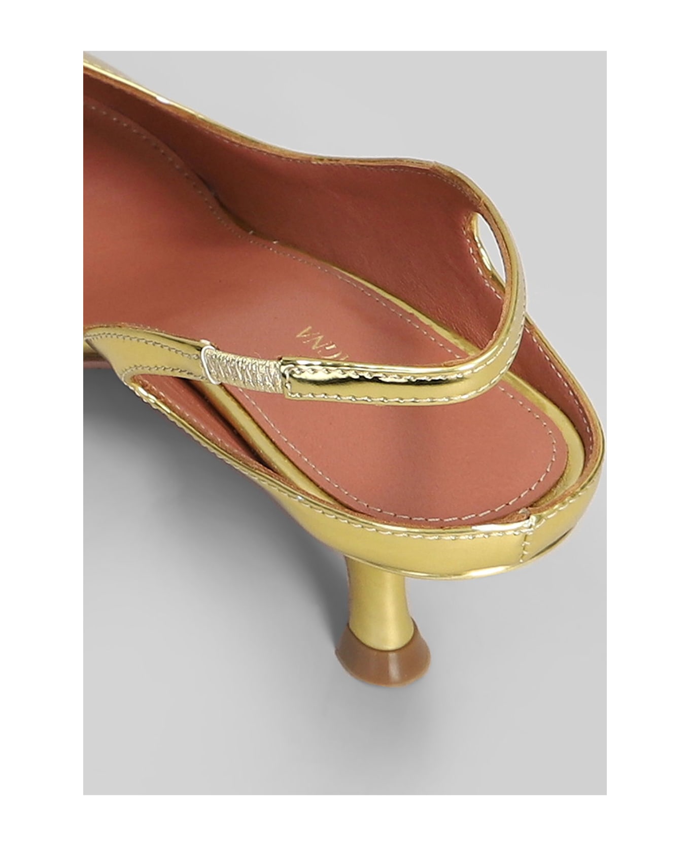 Aldo Castagna Mikaela Pumps In Gold Leather - gold