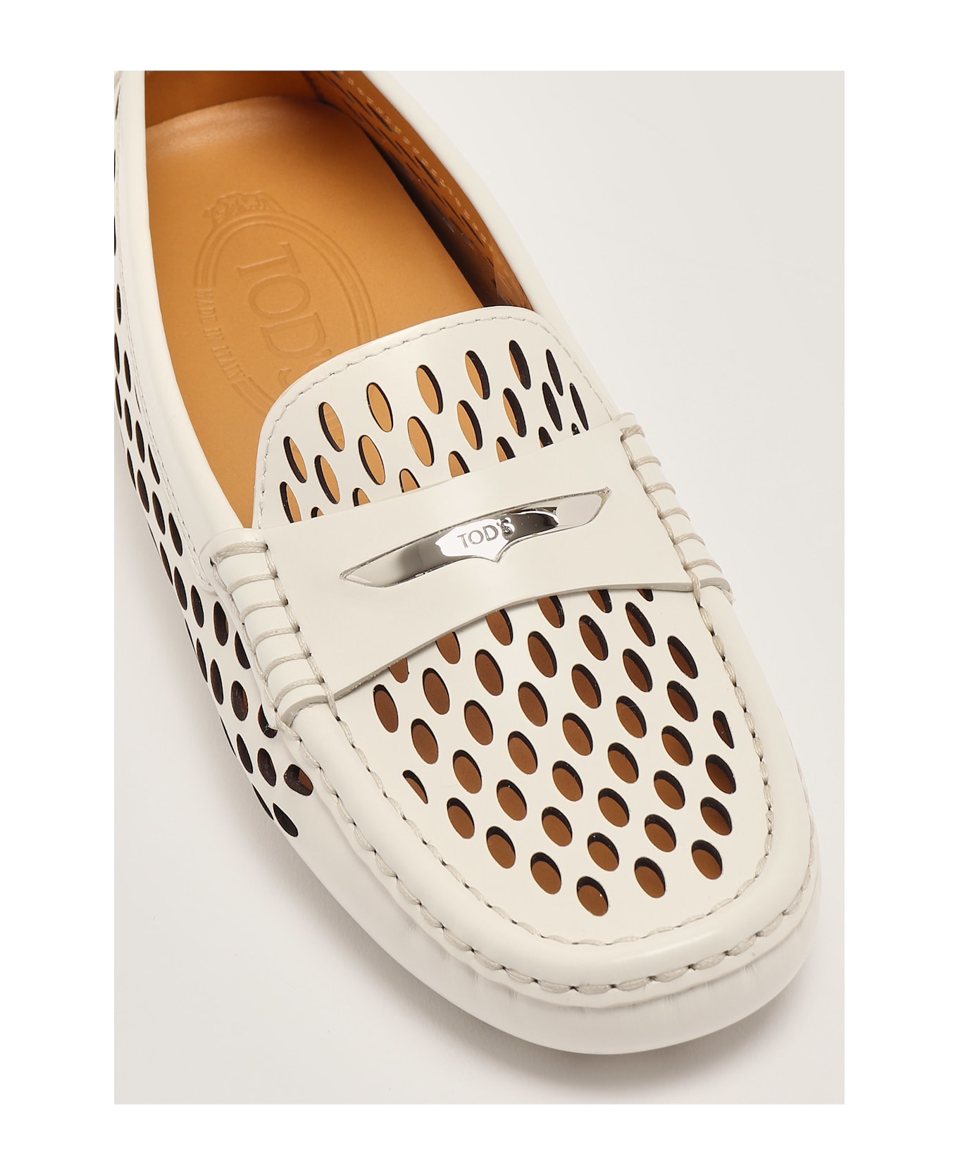 Tod's Gommino 22l Baffo Met+laser Hole Loafers - CREMA