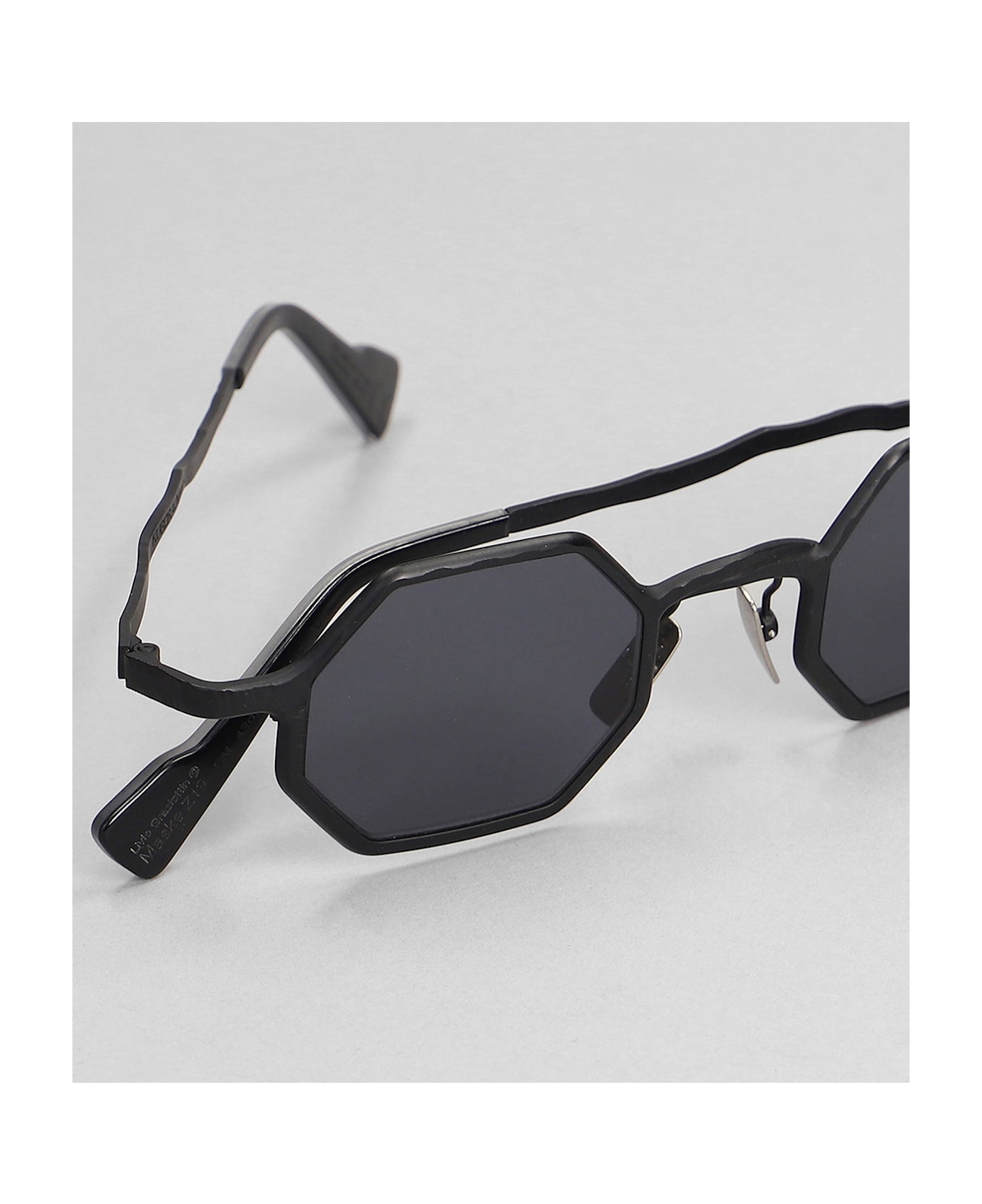 Kuboraum Z19 Sunglasses In Black Metal Alloy - black