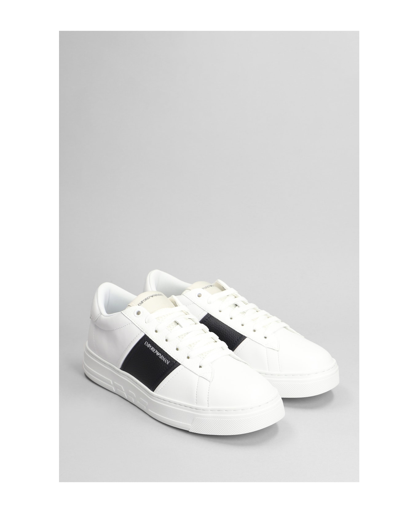 Emporio Armani Sneakers In White Leather - Bianco/blu scuro