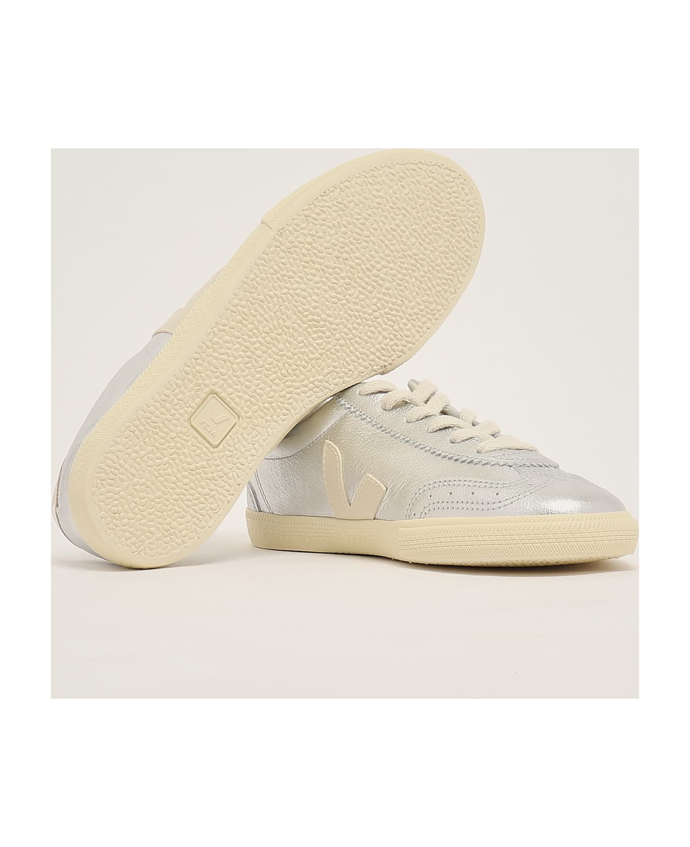 Veja Leather Sneaker - SILVER