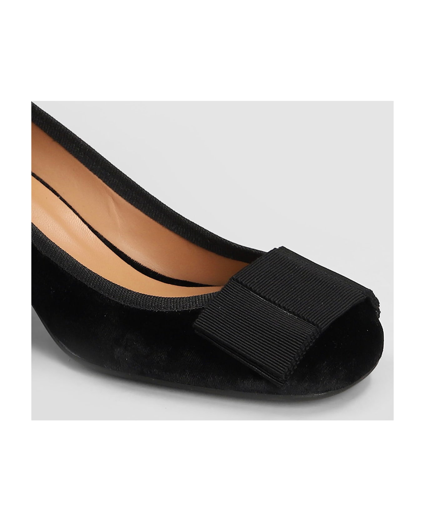 Roberto Festa Ery Pumps In Black Velvet - black