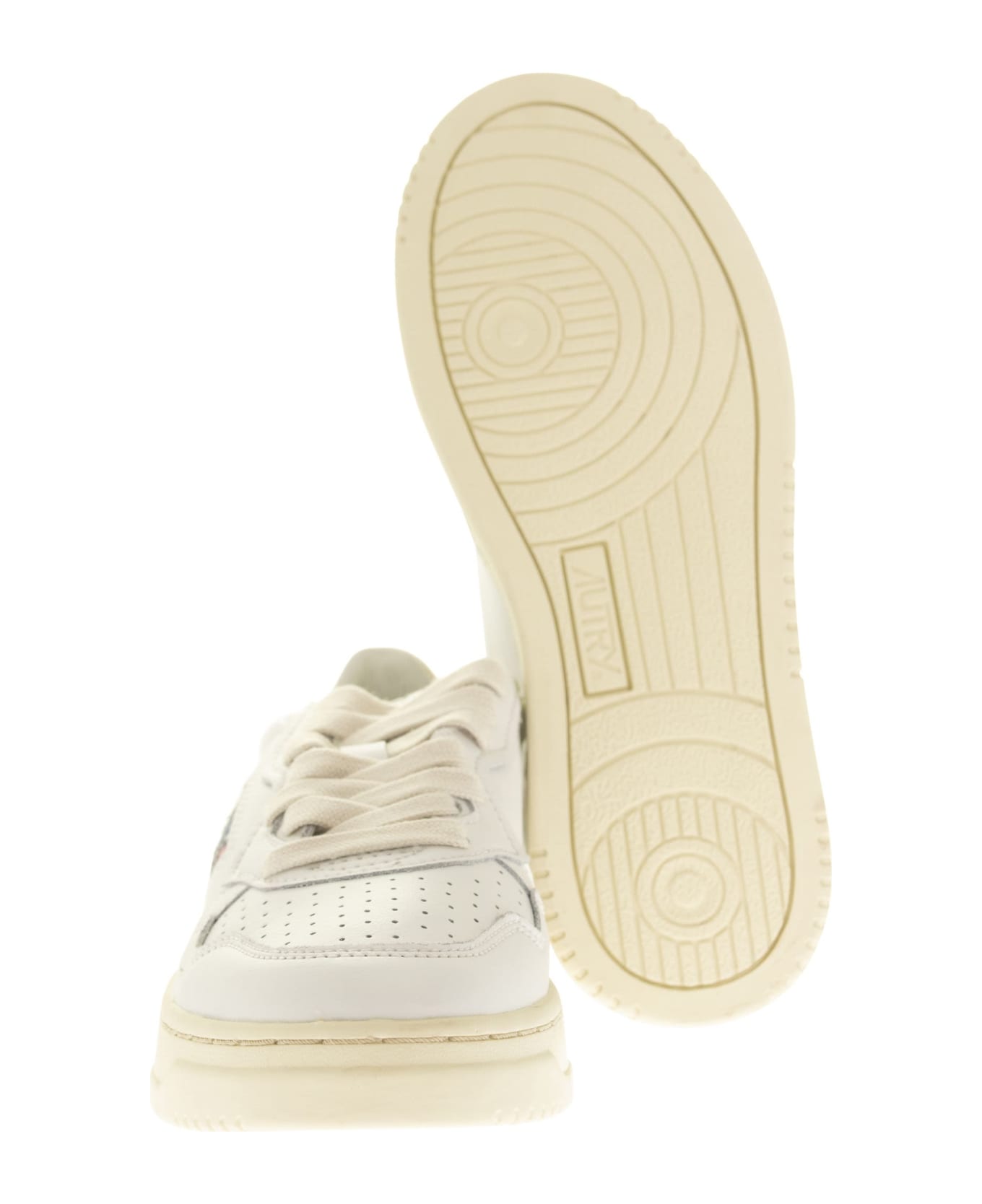 Autry Medalist Low Sneakers - White/Gold