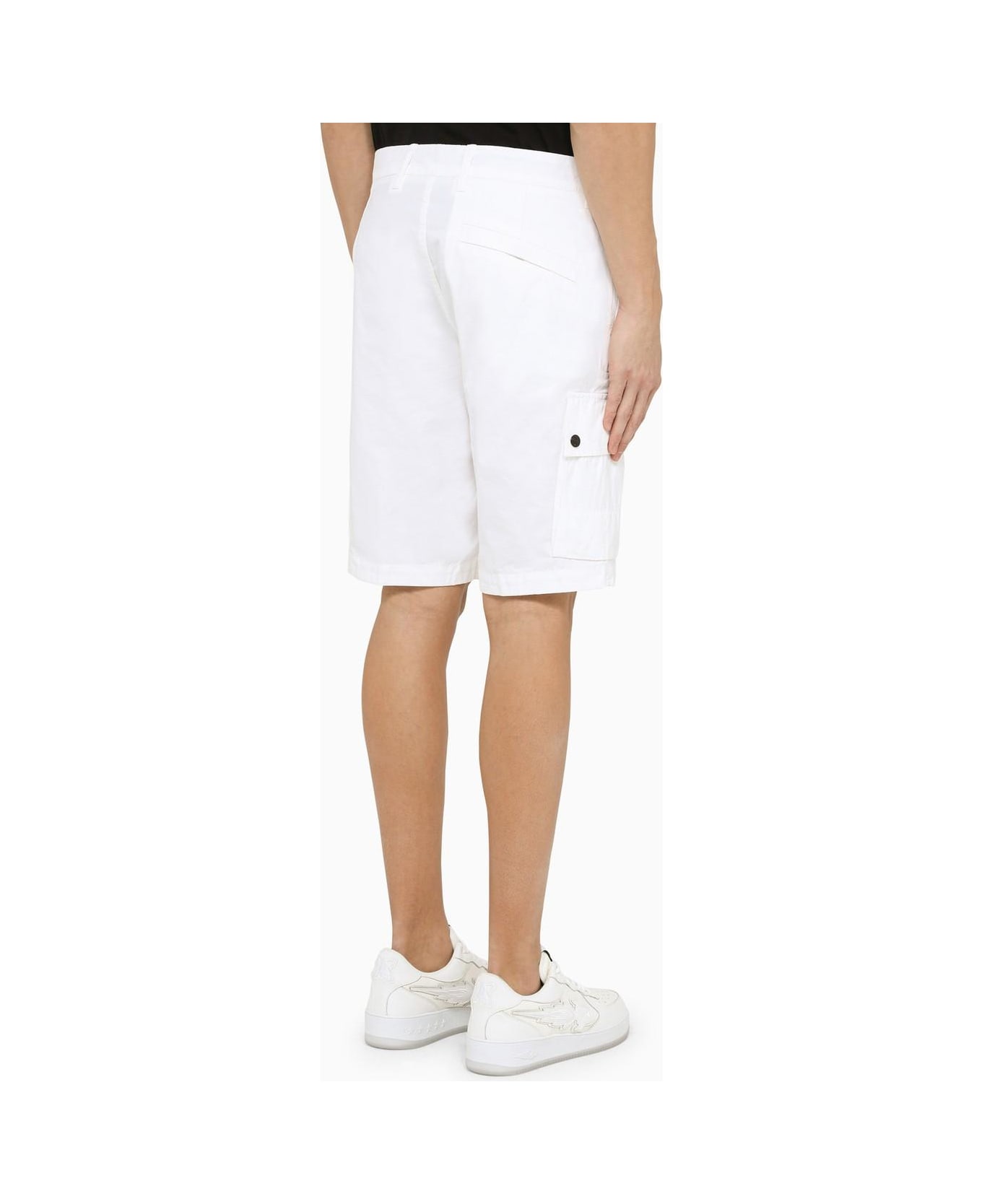 Stone Island White Bermuda Short With Logo Patch - WHITE ショートパンツ