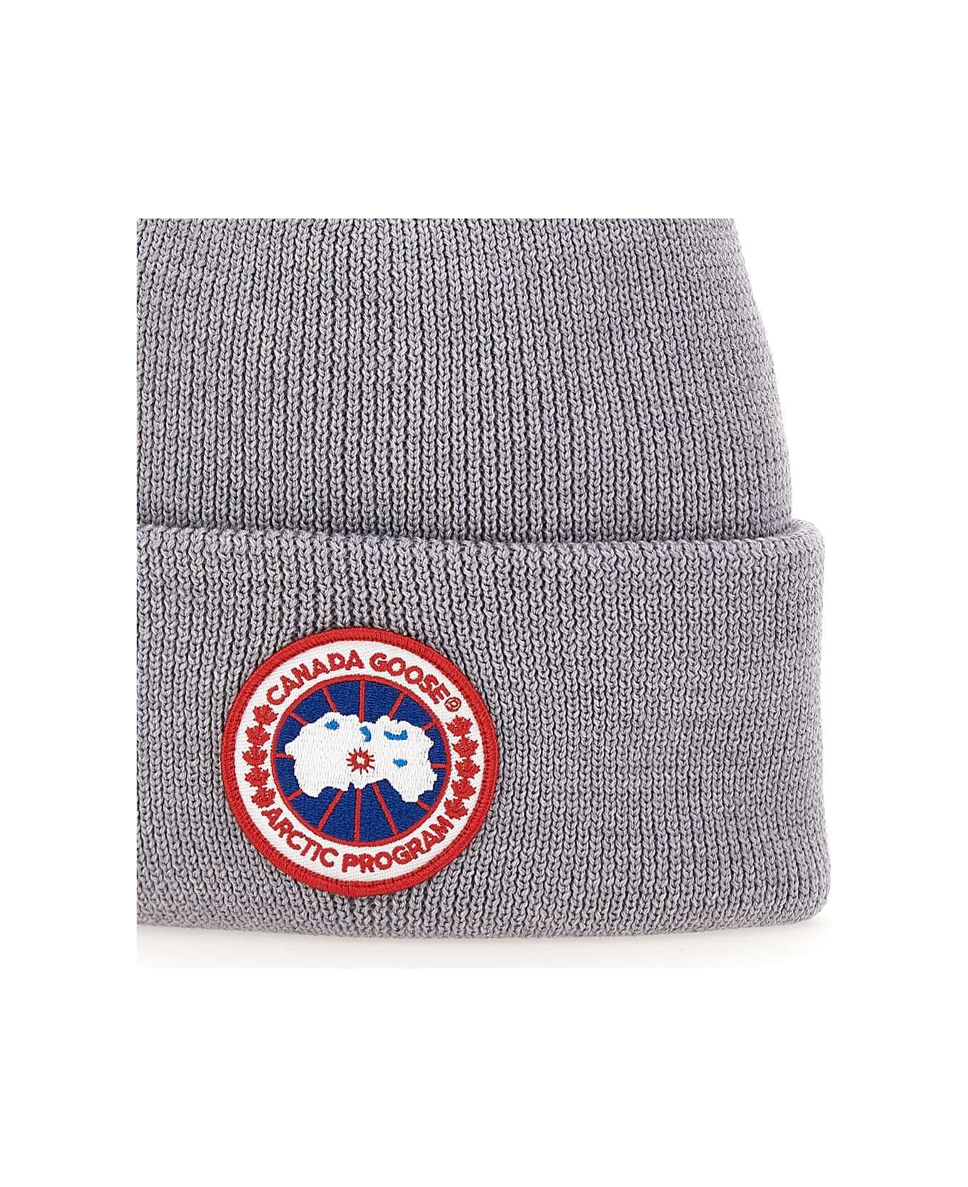 Canada Goose Logo Patch Knitted Beanie - Grey