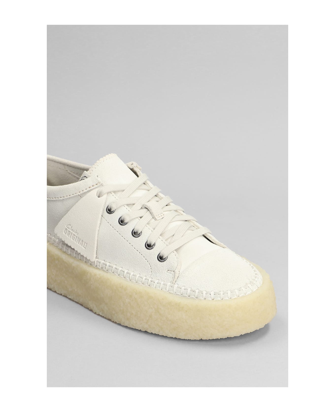 Clarks Caravan Low Lace Up Shoes In White Suede - white