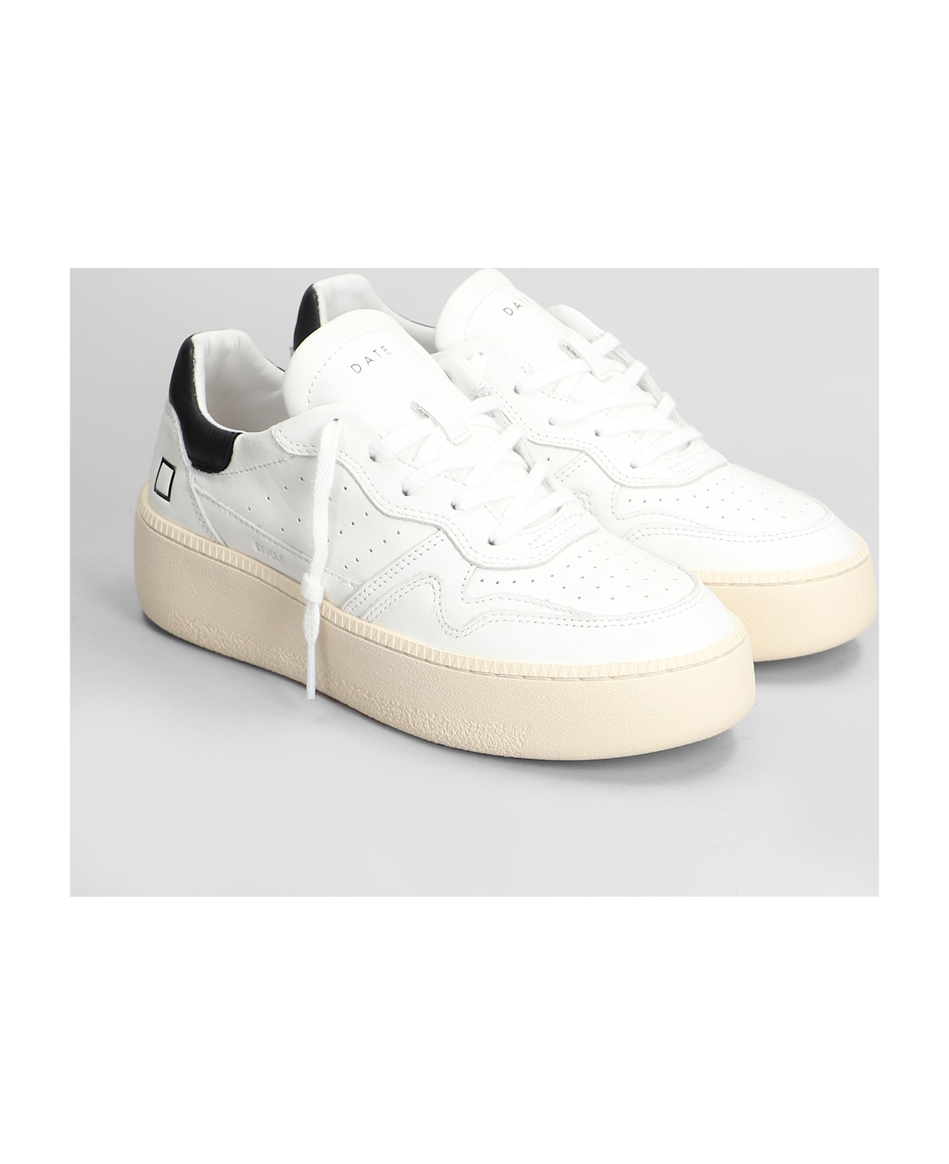 D.A.T.E. Step Sneakers In White Leather - white