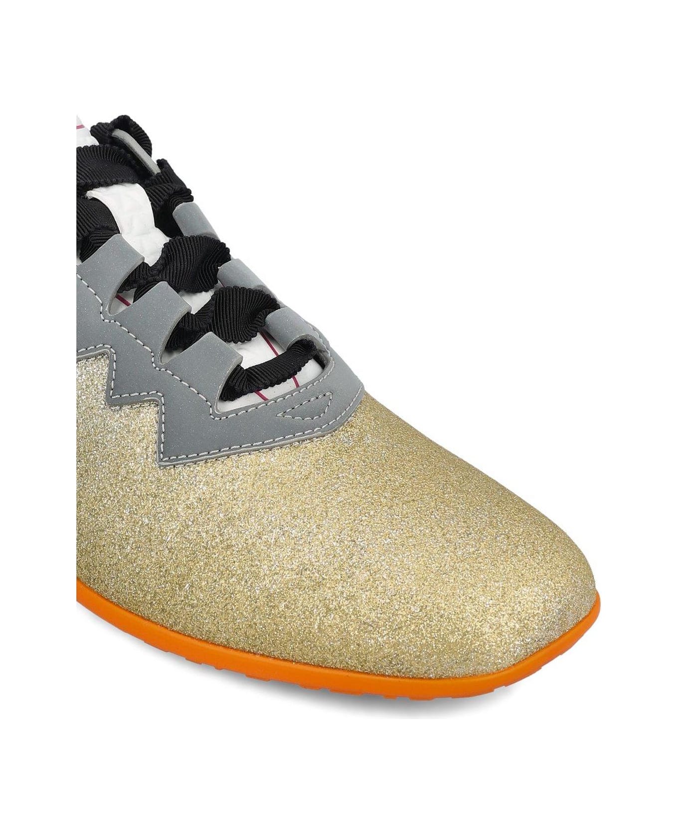 Valentino Garavani Logo Patch Lace-up Sneakers - Golden