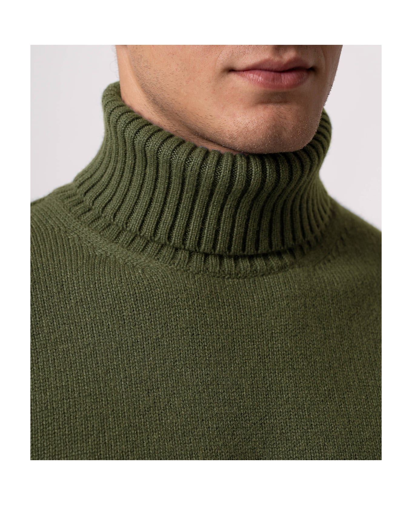 Larusmiani Turtleneck Sweater 'diablerets' Sweater - Olive