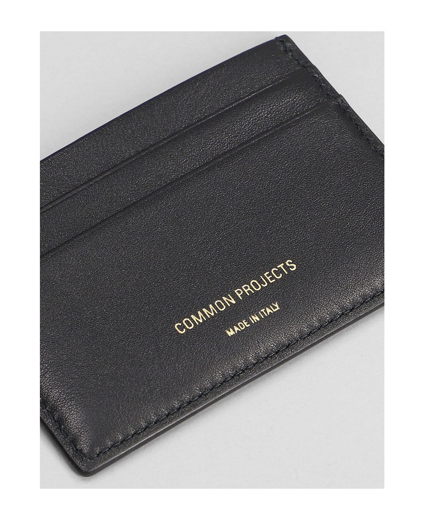 Common Projects Wallet In Black Leather - black