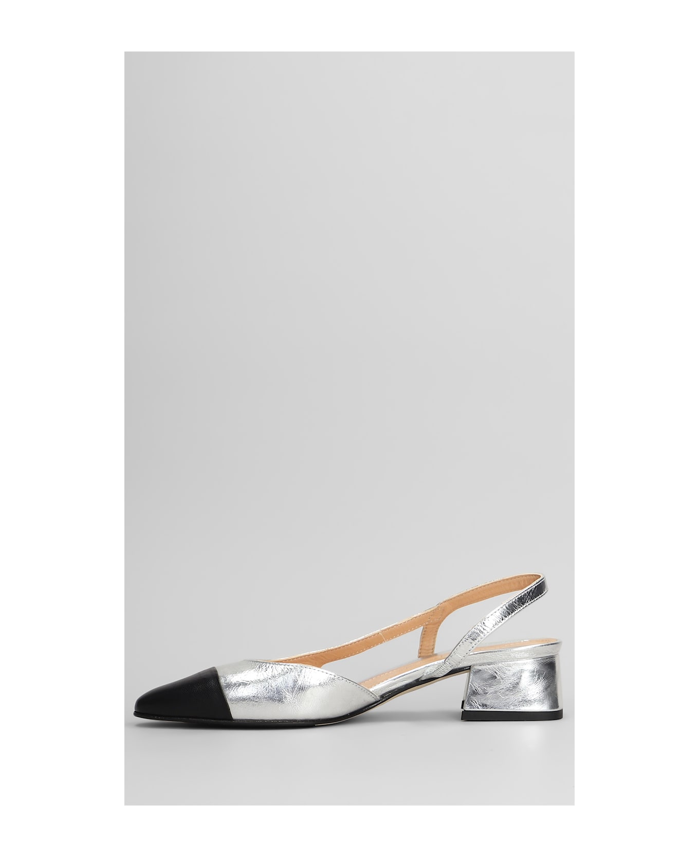 Julie Dee Pumps In Silver Leather - silver