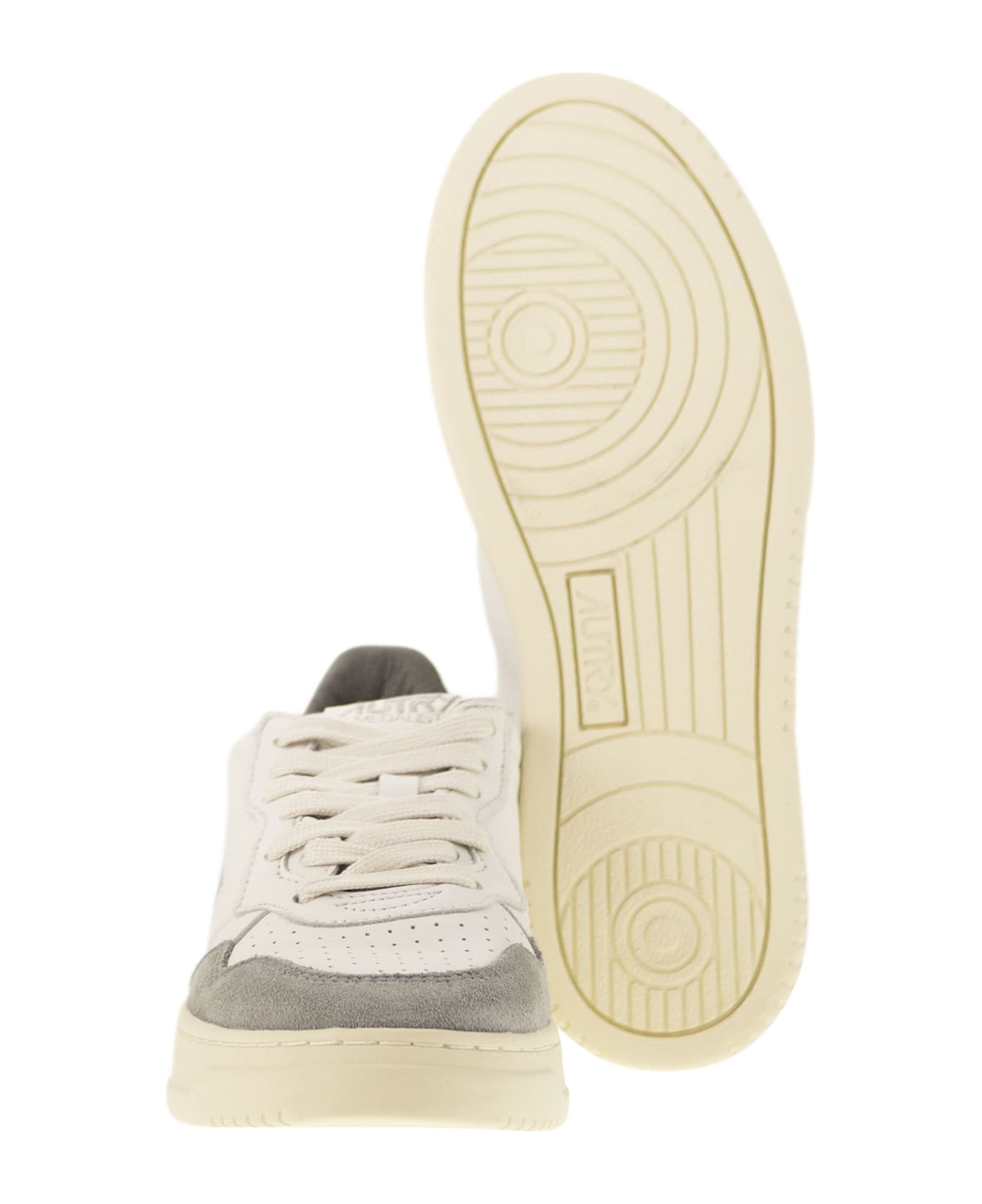 Autry Medalist Low - White Leather And Suede Sneakers In Powder - White/grey