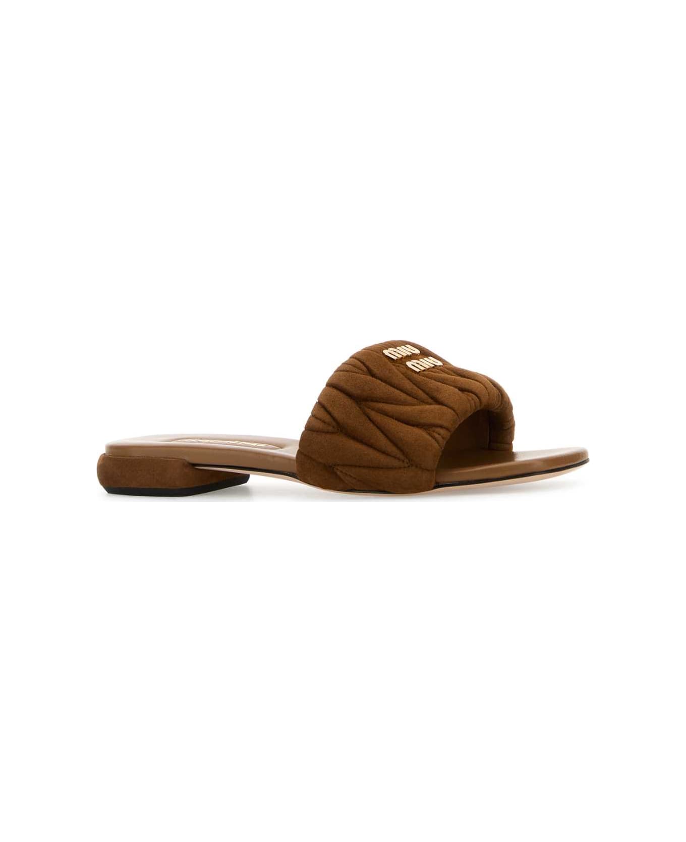 【関税&送料込】Miu Miu Caramel Suede Slippers Miu Miu Caramel Suede Slippers | italist