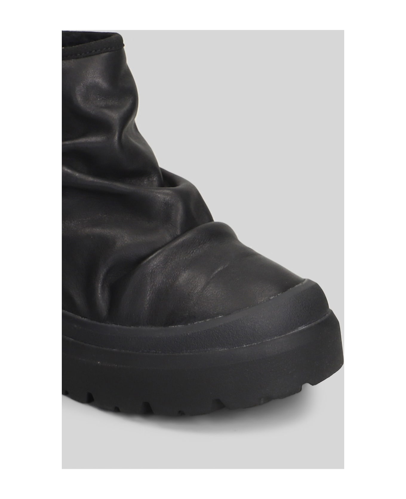 UGG Heritage Utility Ankle Boots In Black Leather - black