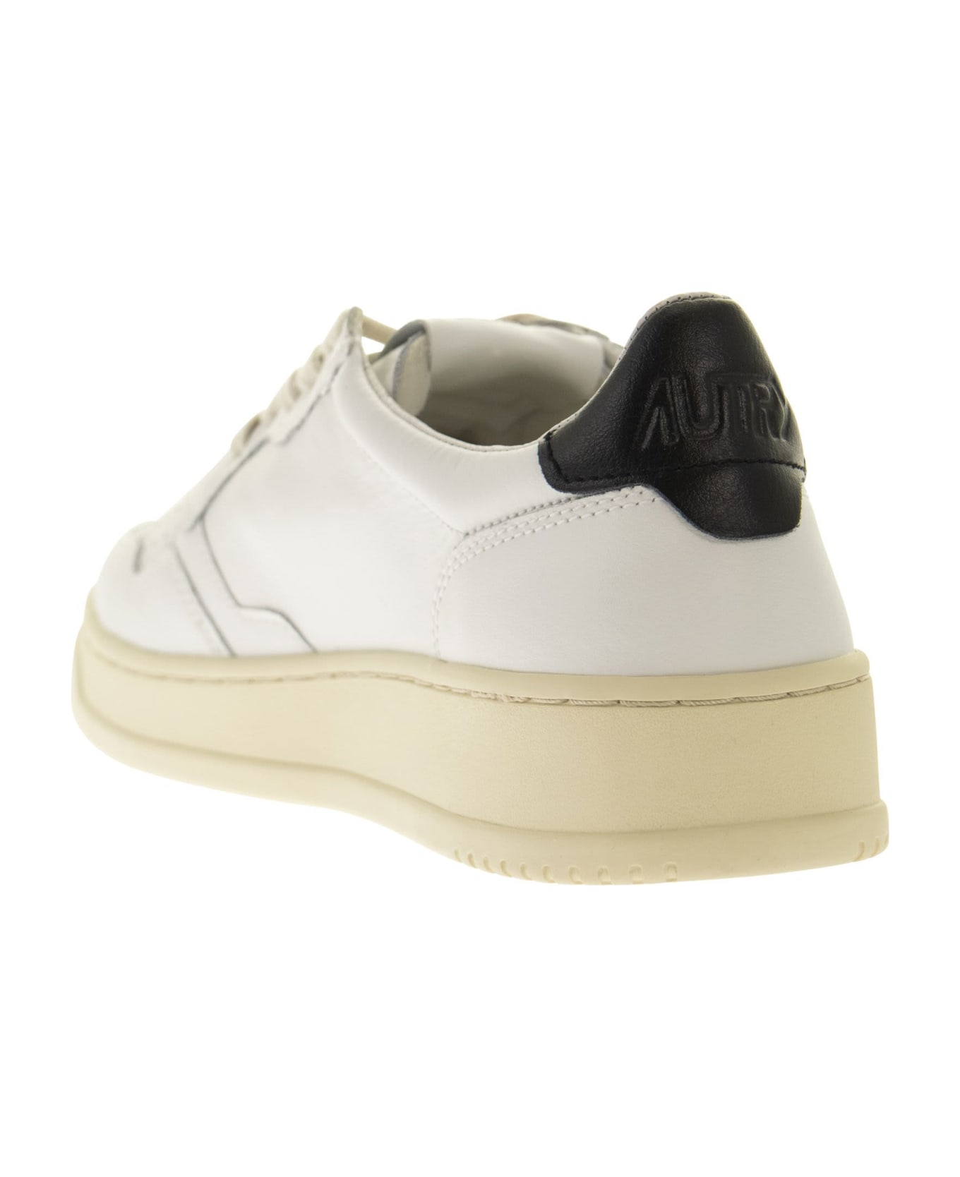 Autry Medalist Low - Leather Sneakers - White/black