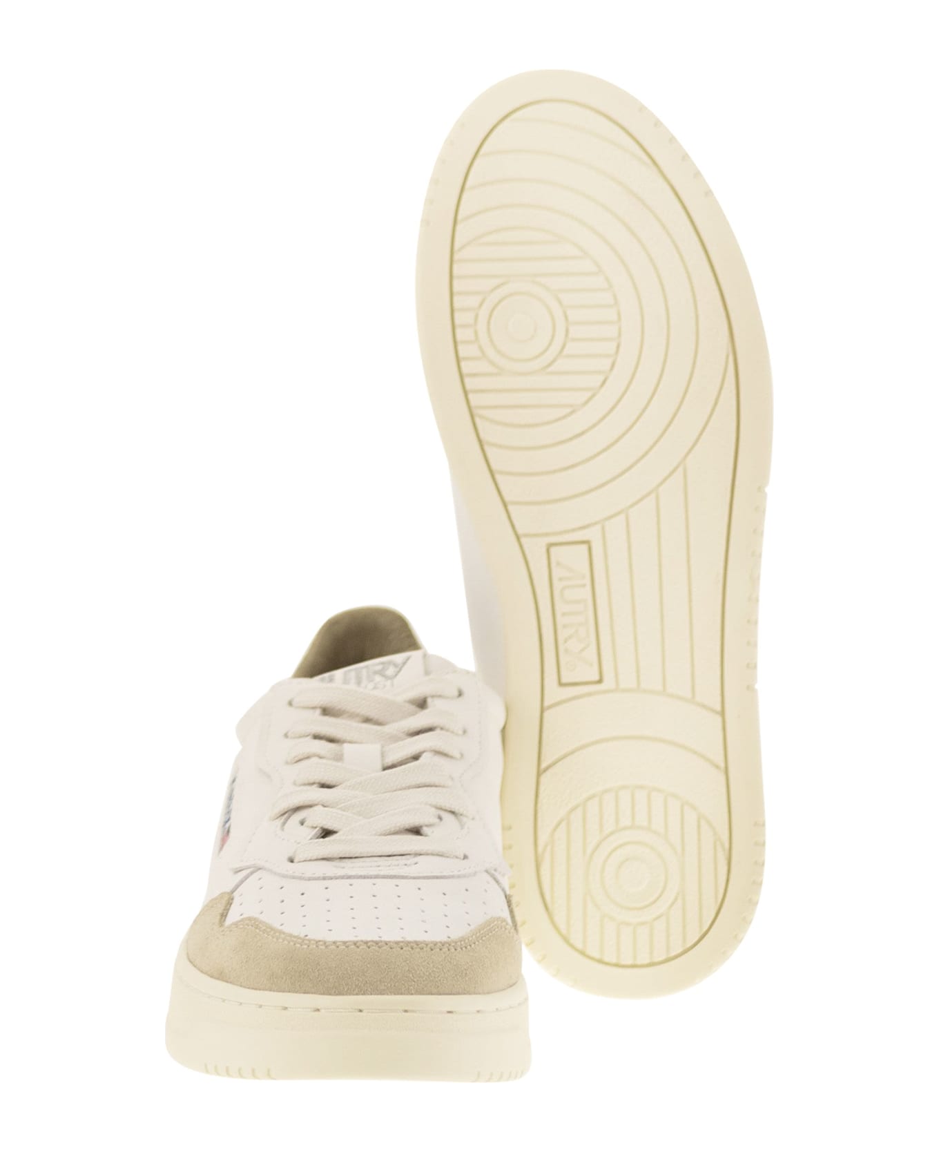 Autry Medalist Low - Two-tone Leather Sneakers - White/beige