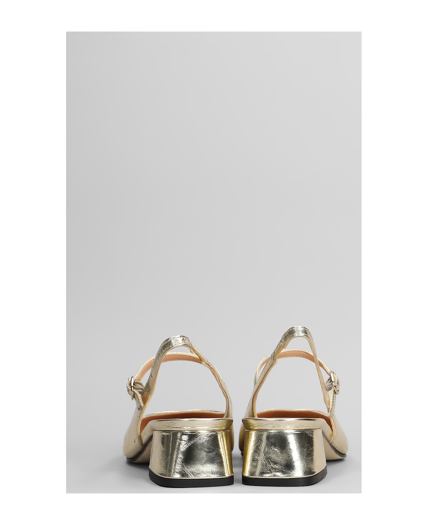 Julie Dee Pumps In Platinum Leather - platinum