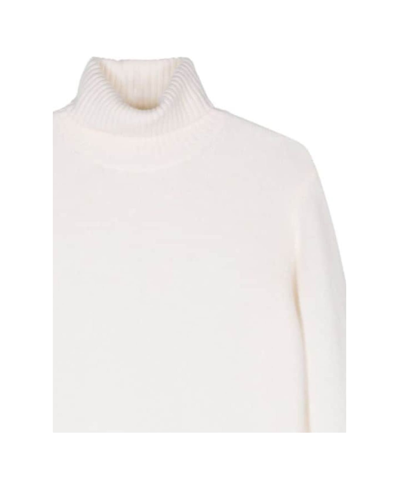 Nuur Long Sleeves Turtle Neck - White