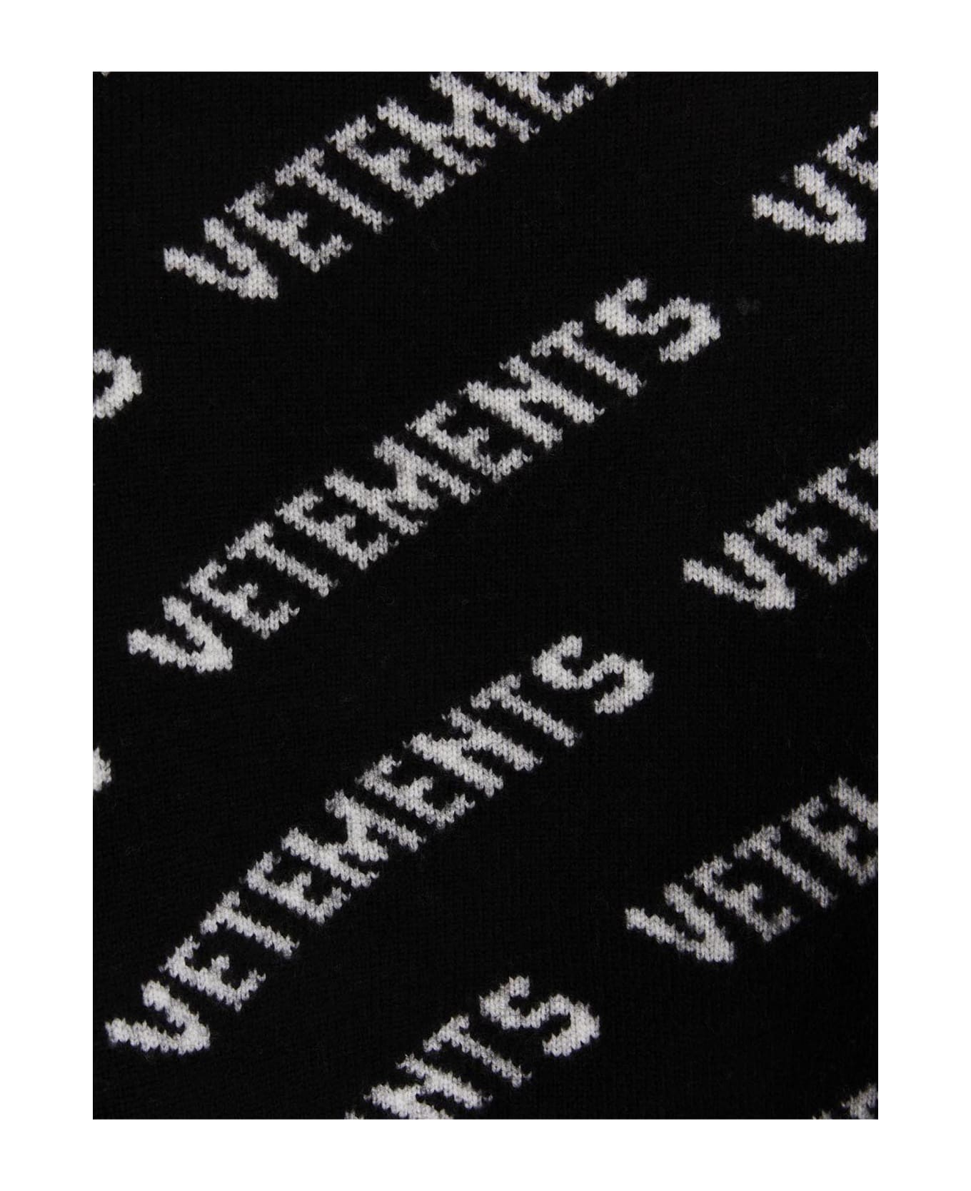 VETEMENTS All-over Logo Sweater - White/Black