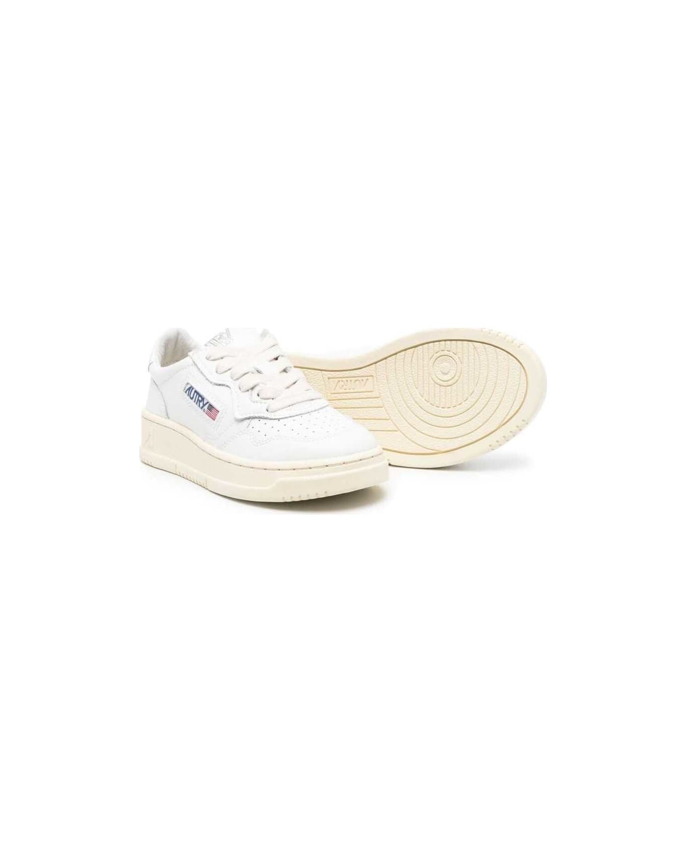 Autry White 'medalist' Low Top Sneakers In Cow Leather Boy - Wht/wht シューズ