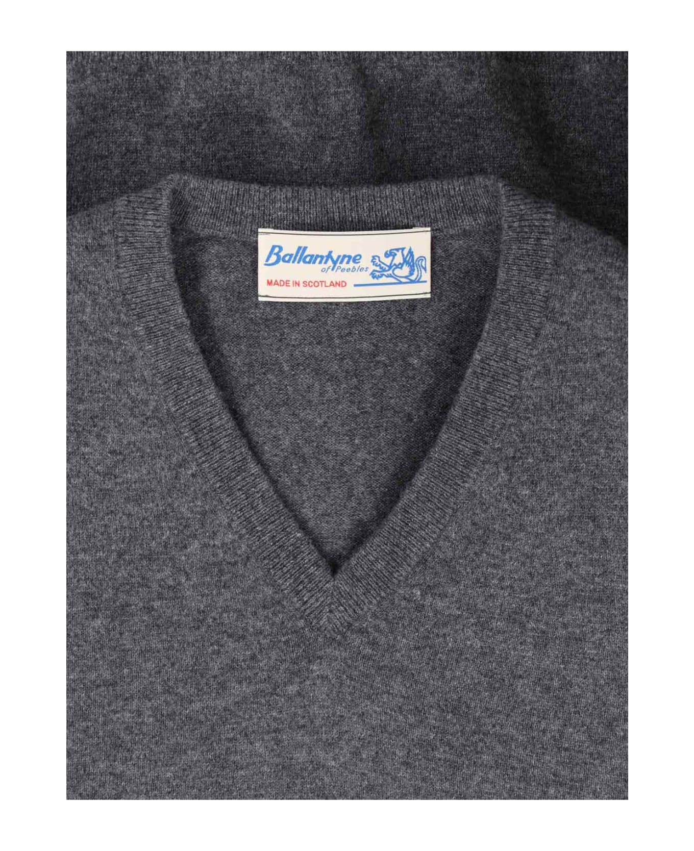 Ballantyne V-neck Sweater - Gray