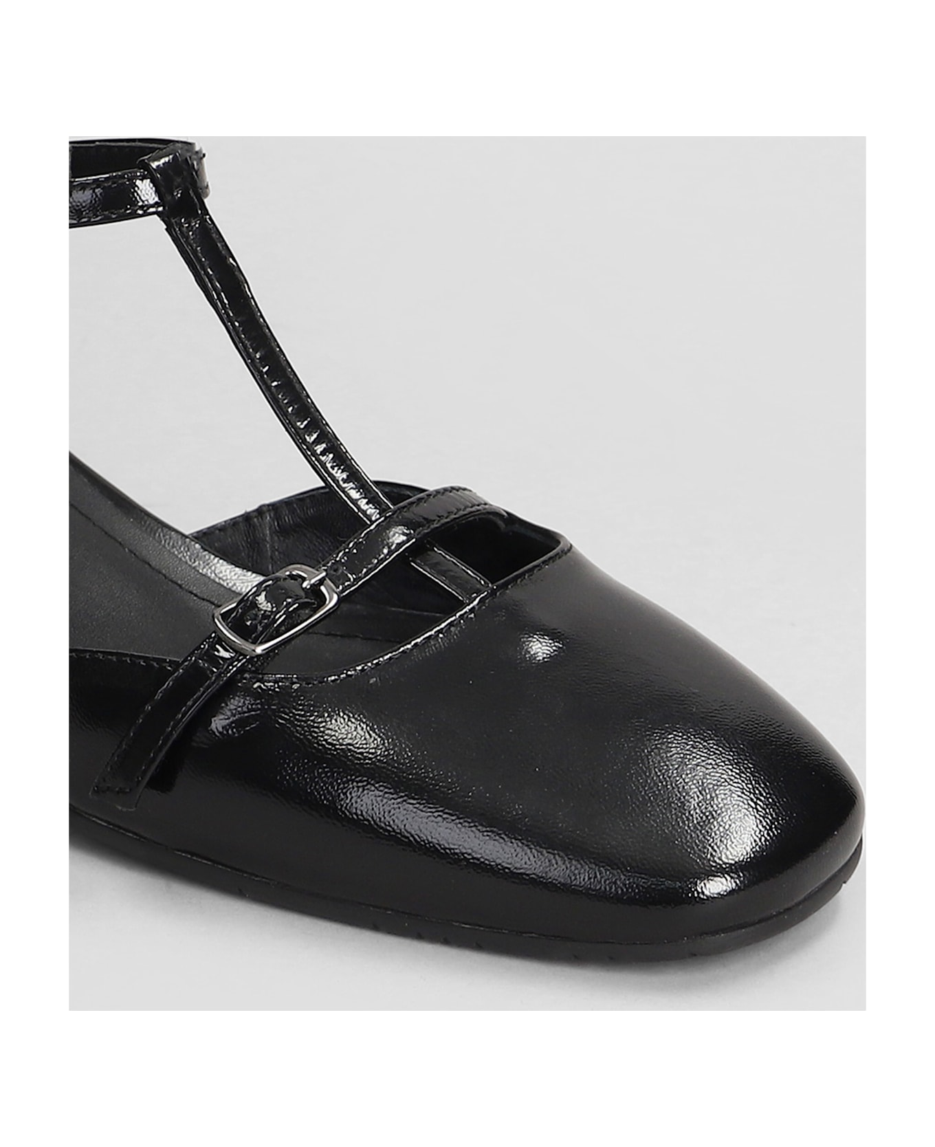 Julie Dee Pumps In Black Leather - black