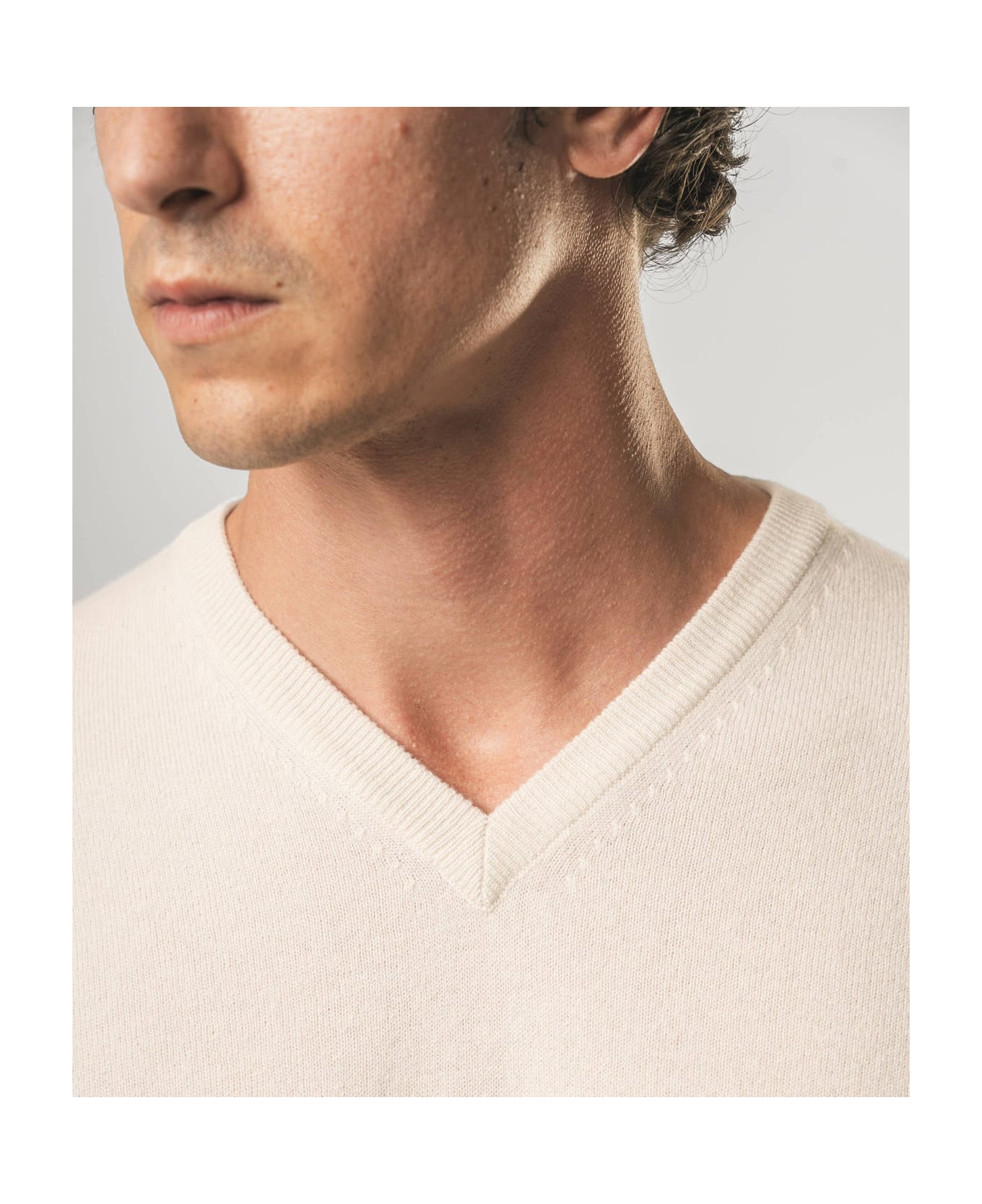 Larusmiani V-neck Sweater Bachelor Sweater - Ivory