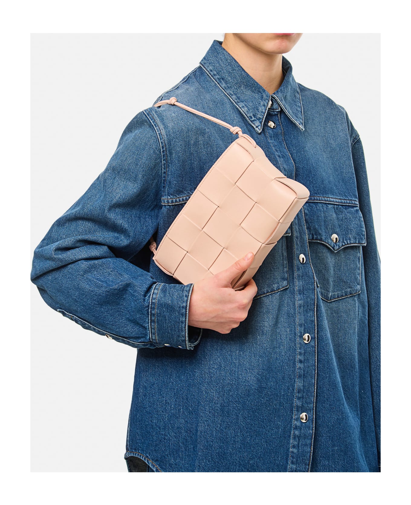 Bottega Veneta Cassette Pouch W/ Strap Leather Shoulder Bag - Pink