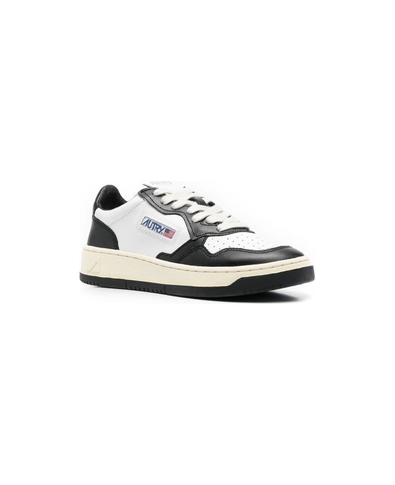 Autry 'medalist Low' White And Black Low Top Sneakers With Logo Patch In Leather Woman - White