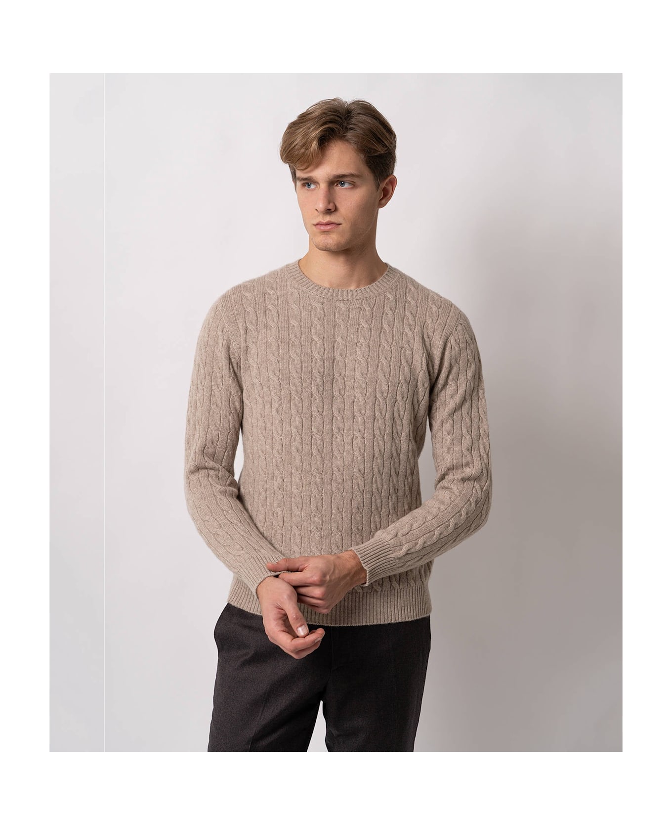 Larusmiani Cable Knit Sweater Col Du Pillon Sweater - Beige ニットウェア