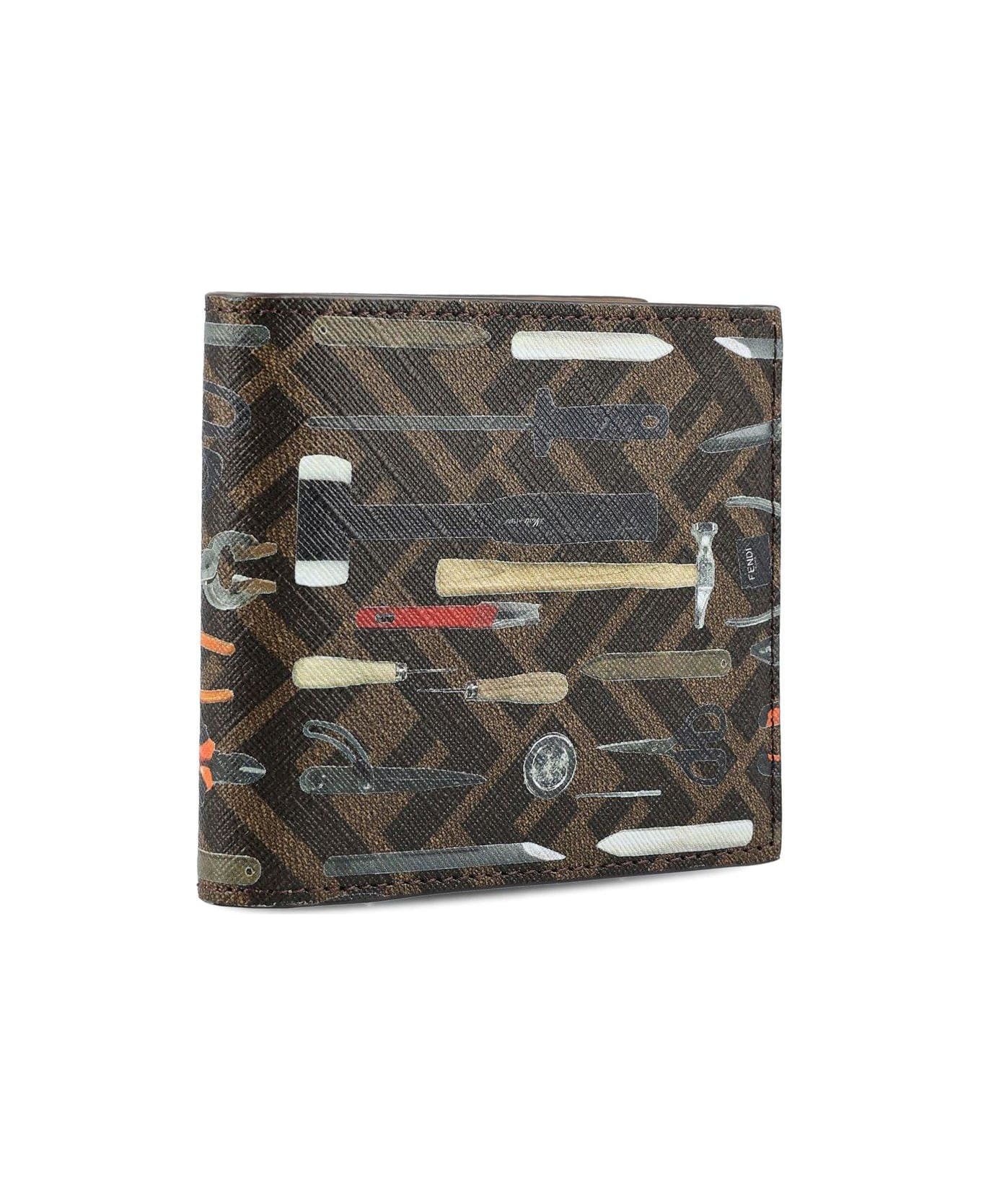 Fendi Graphic Printed Bi-fold Wallet - Tbmr/mlc+sand+p 財布