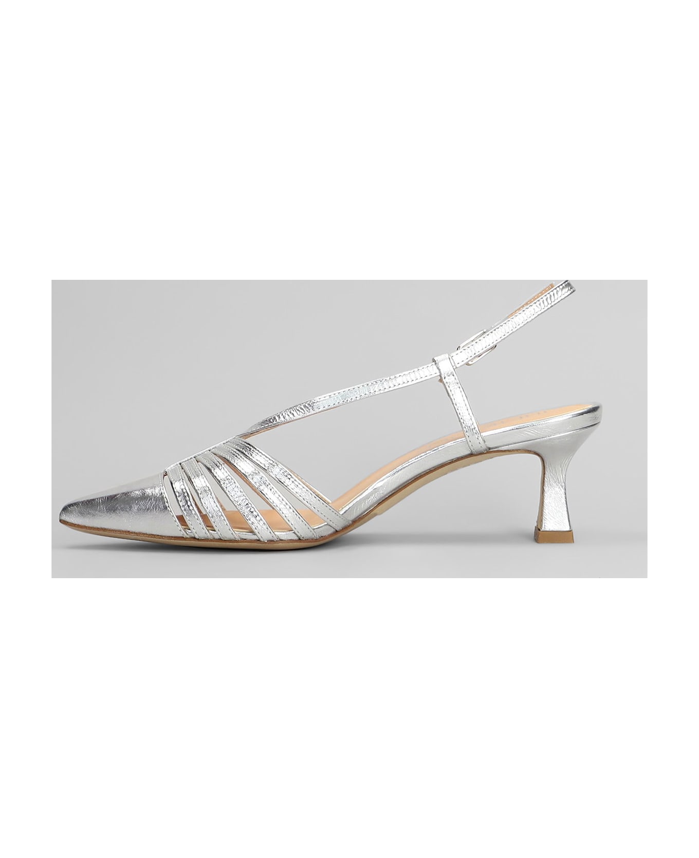 Julie Dee Pumps In Silver Leather - silver