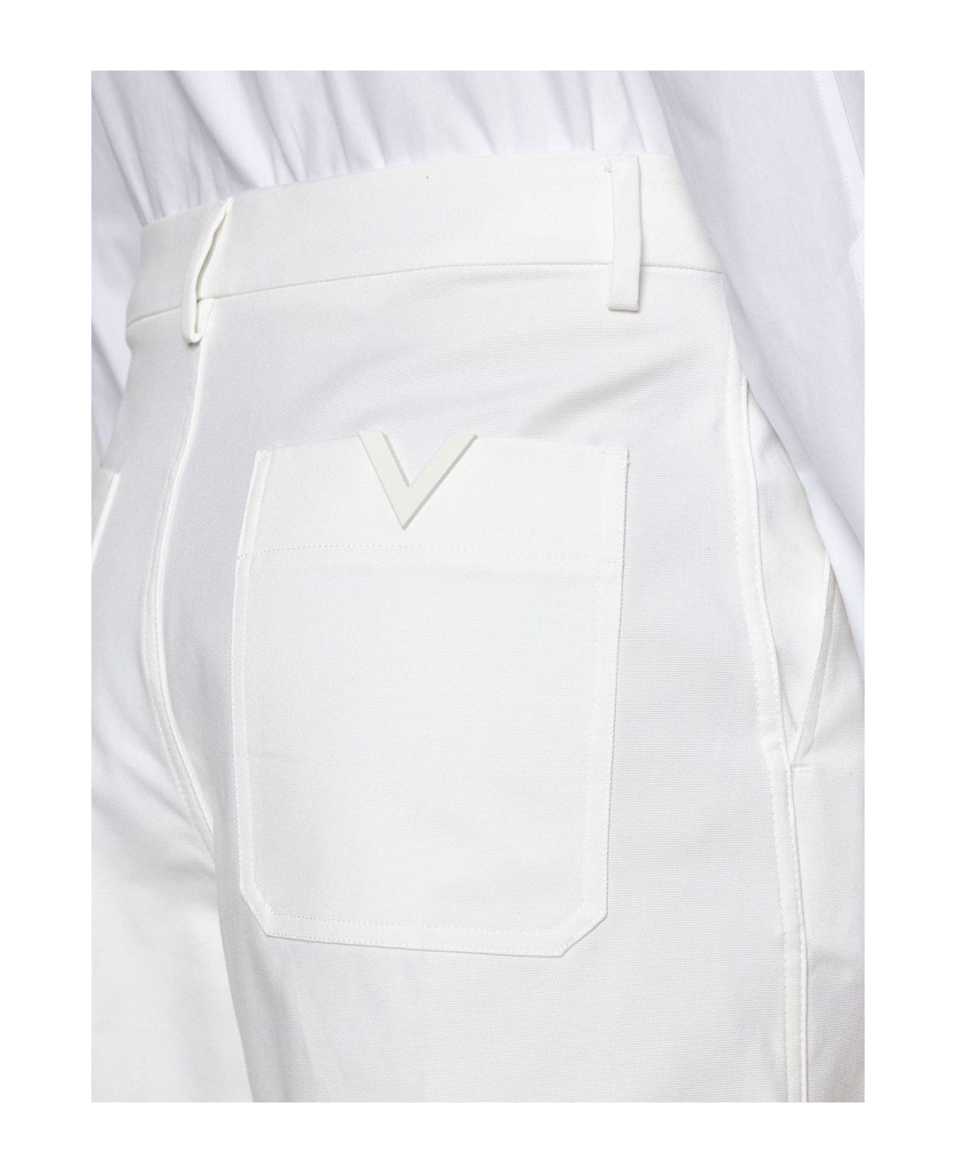 Valentino Logo Plaque Bermuda Shorts - White ショートパンツ