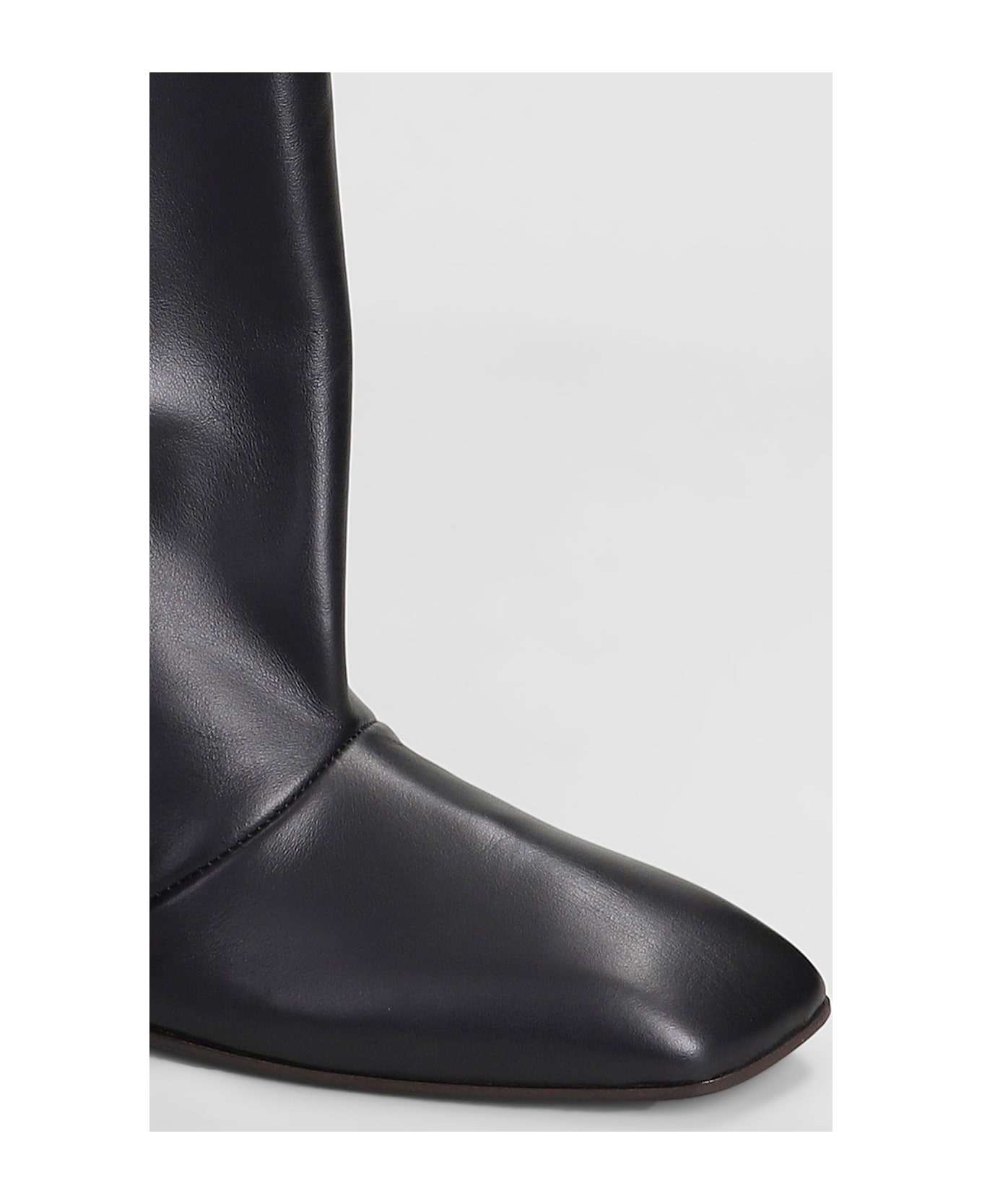 Vicini Cizin 30 Low Heels Boots In Black Leather - black