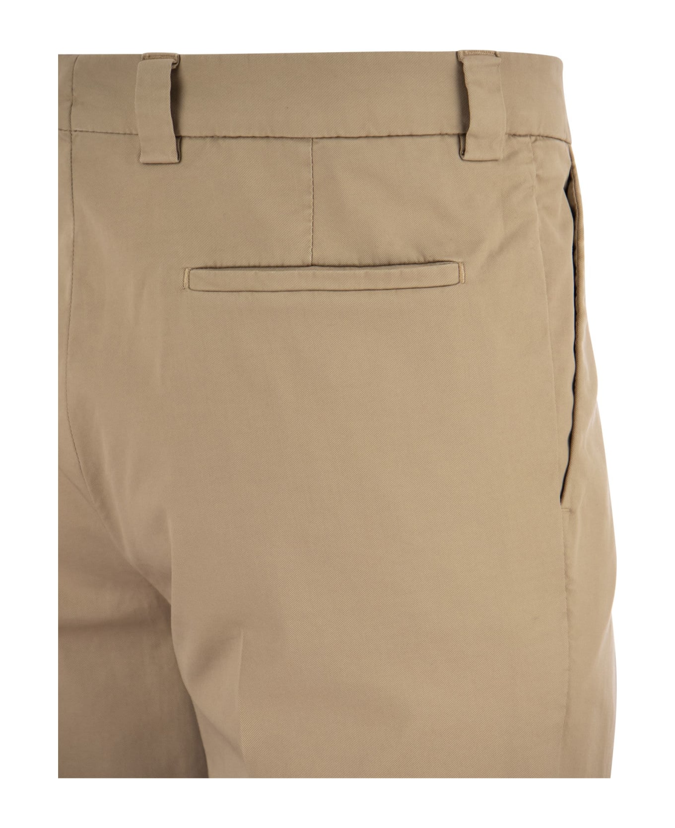 Brunello Cucinelli Garment-dyed Leisure Fit Trousers In American Pima Comfort Cotton With Pleats - Sand