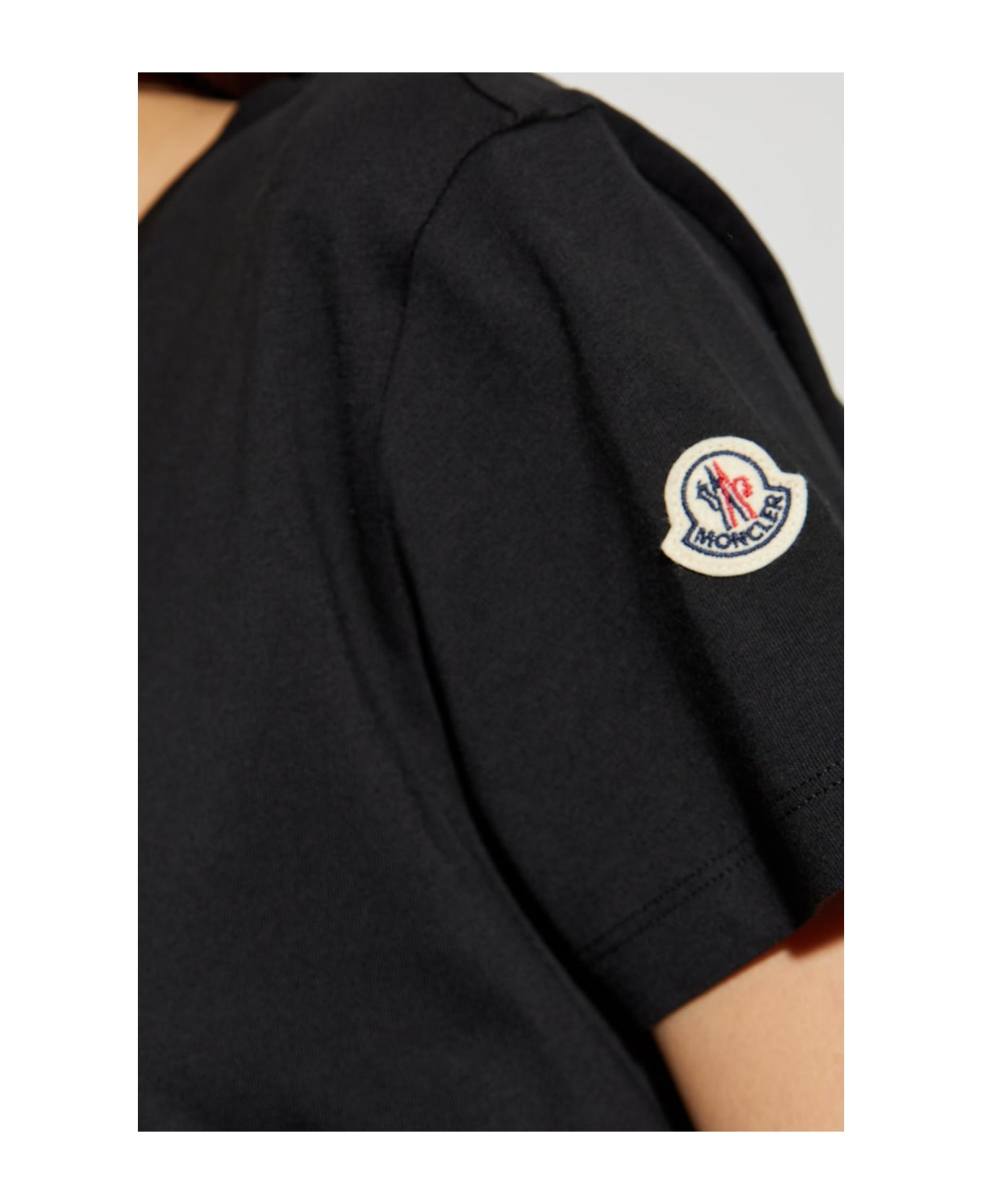 Moncler T-shirt With Logo - 999