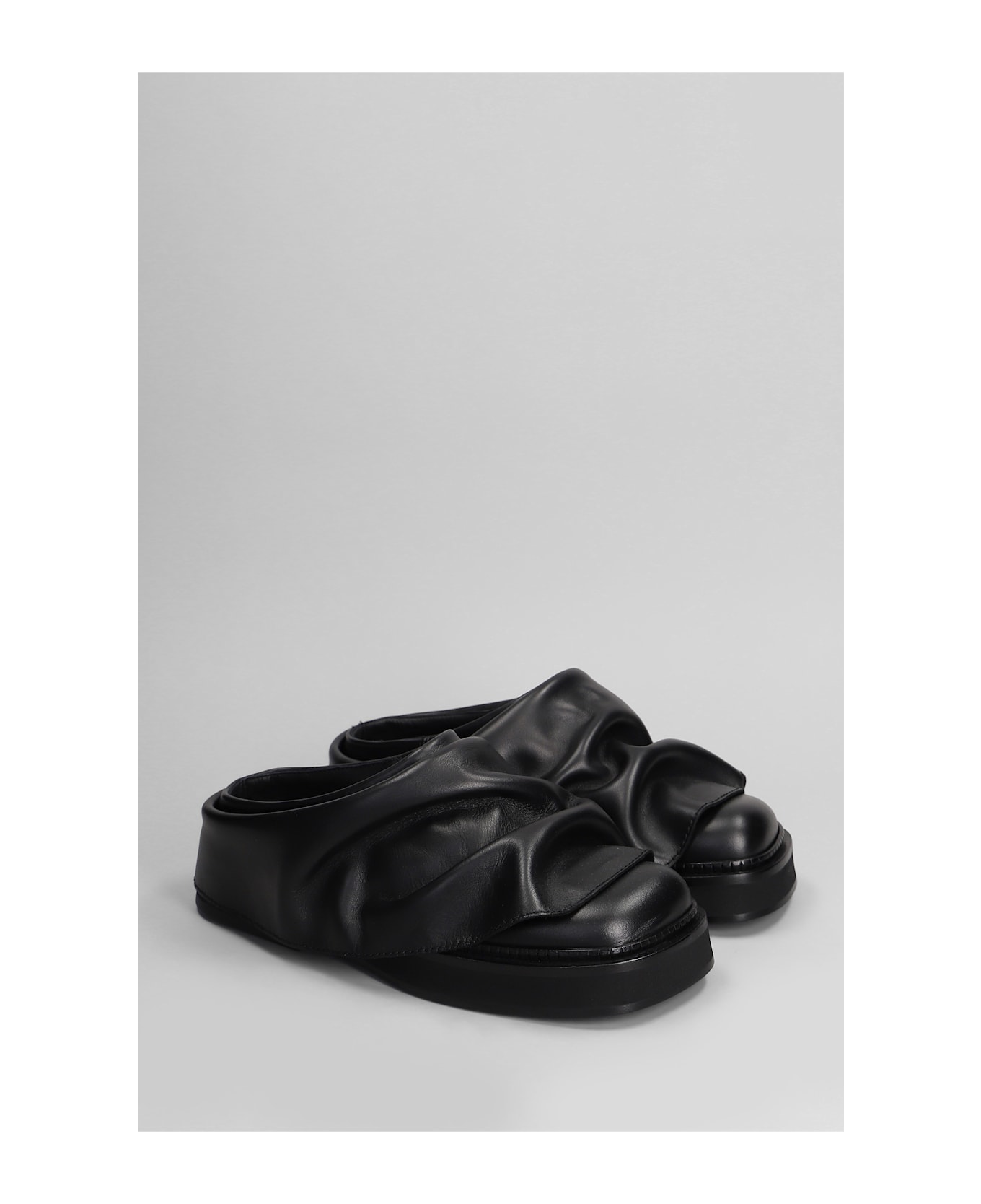 サンダル・ミュール THE ATTICO Black Leather Mini Robin Slippers The Attico Mini Robin Slipper-mule In Black Leather