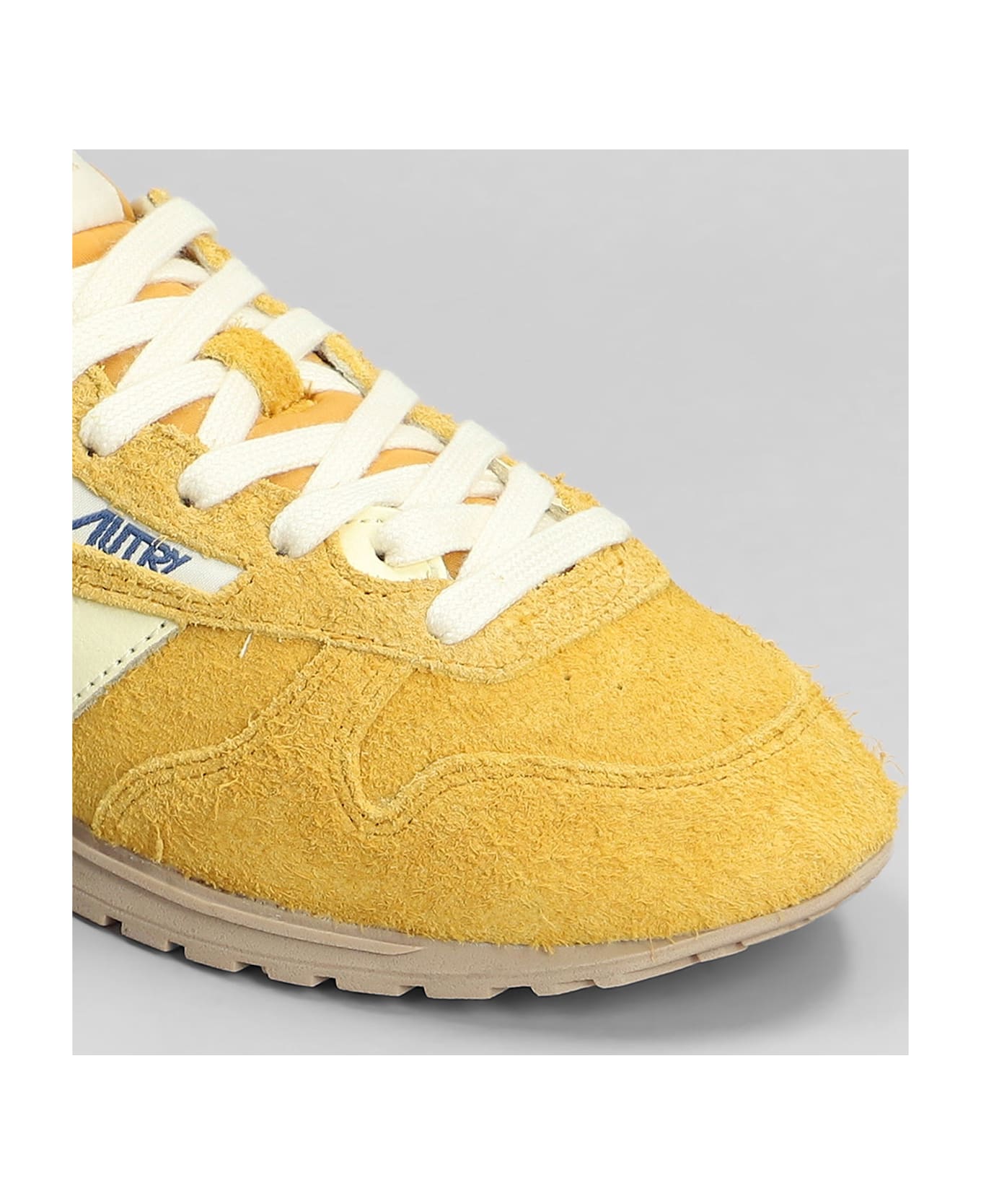 Autry Windspin Sneakers In Yellow Suede - yellow