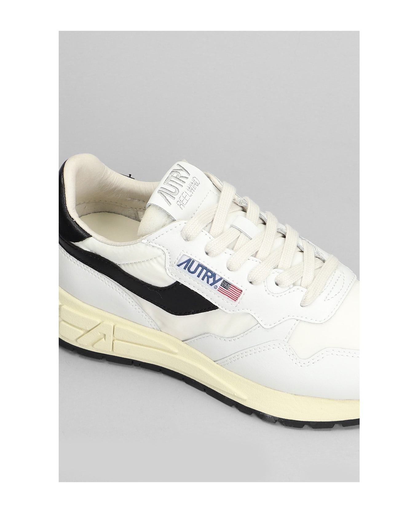 Autry Reelwind Low Sneakers In White Leather And Fabric - white